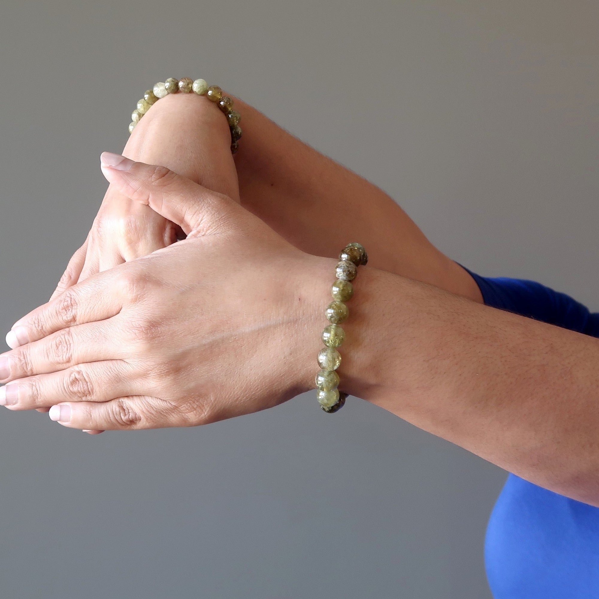 Bracelet en grenat rare, gemme grossulaire verte, jeunesse éternelle