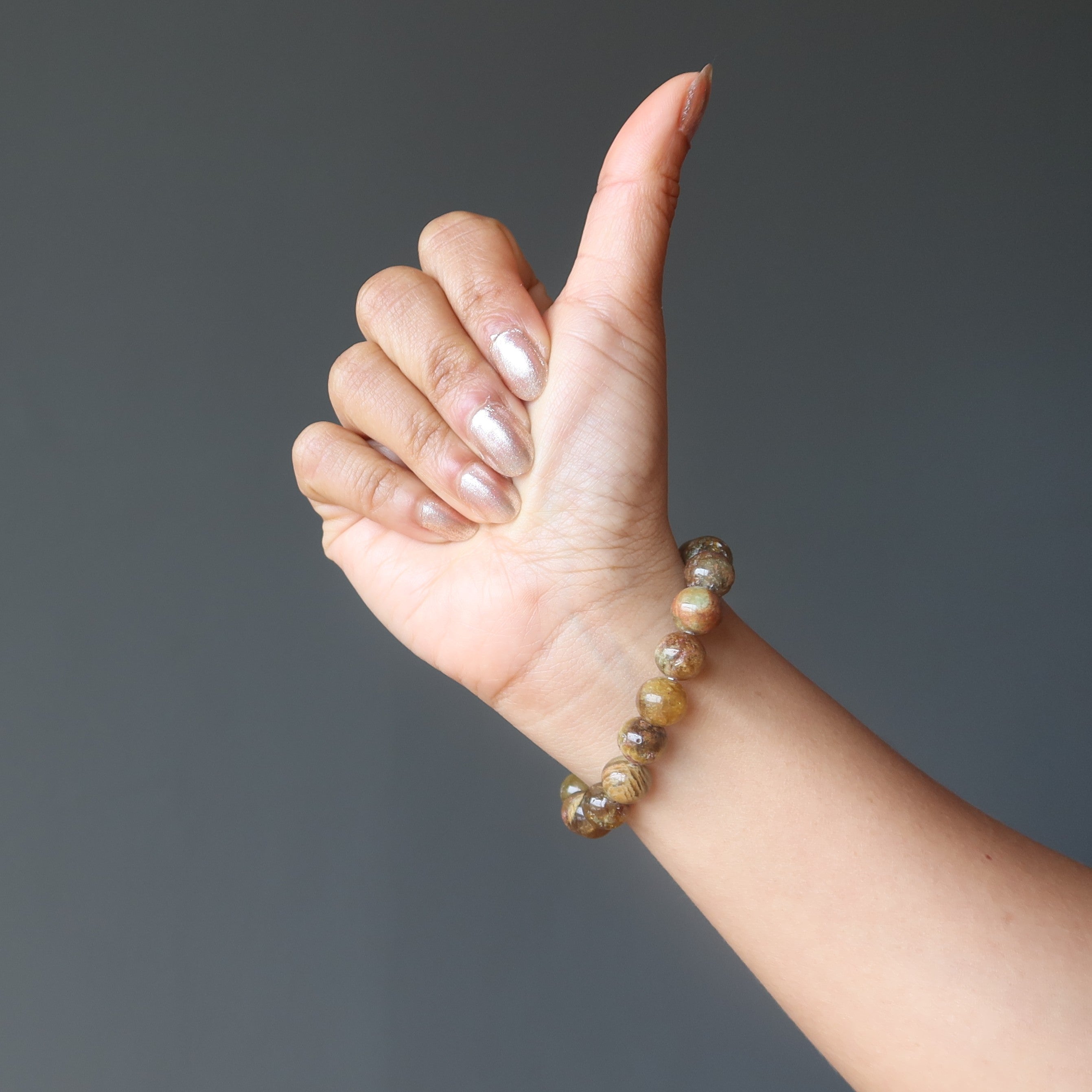 Bracelet en grenat rare, gemme grossulaire verte, jeunesse éternelle