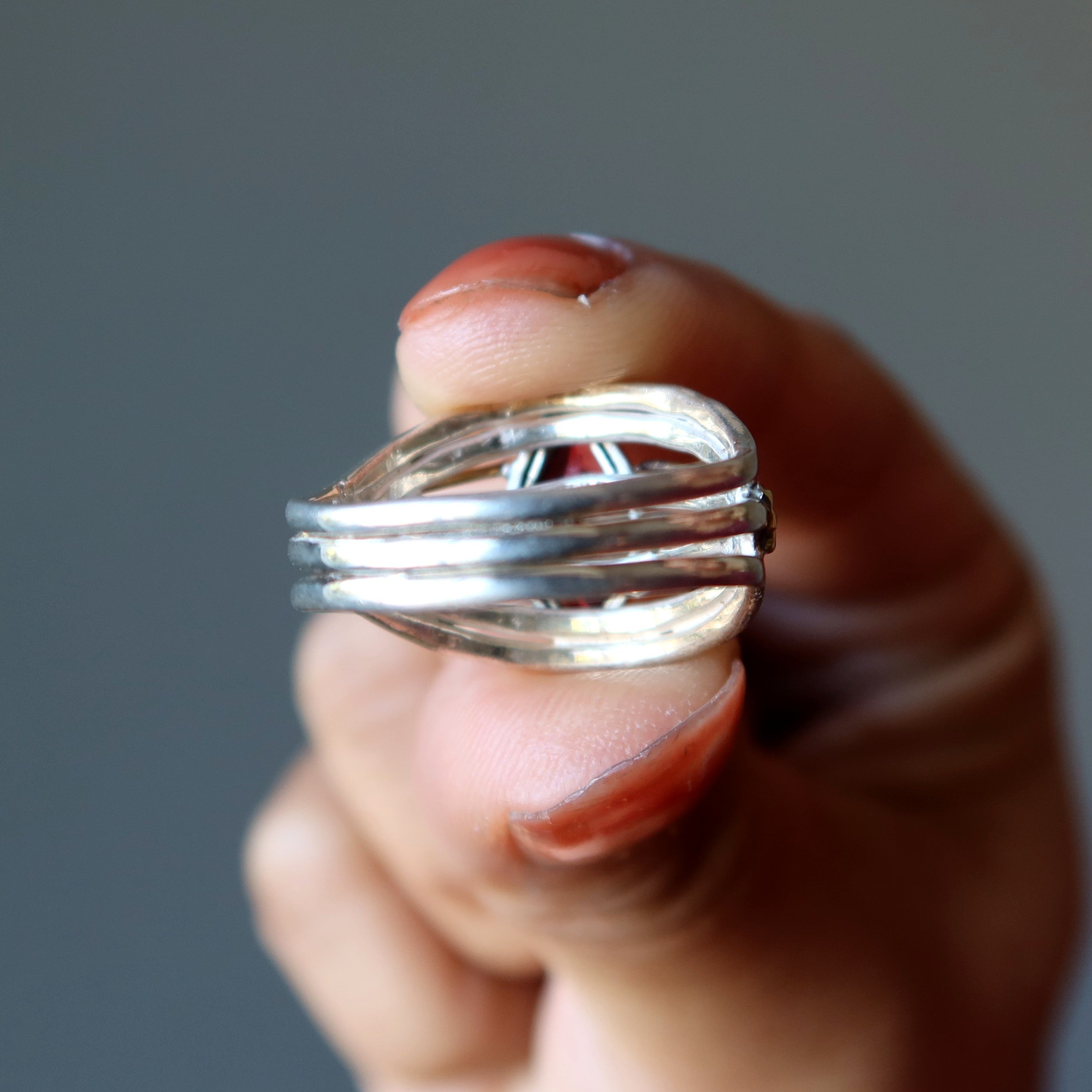 Granatring Strahlendes Rot Sterlingsilber Gold Größe 8.5