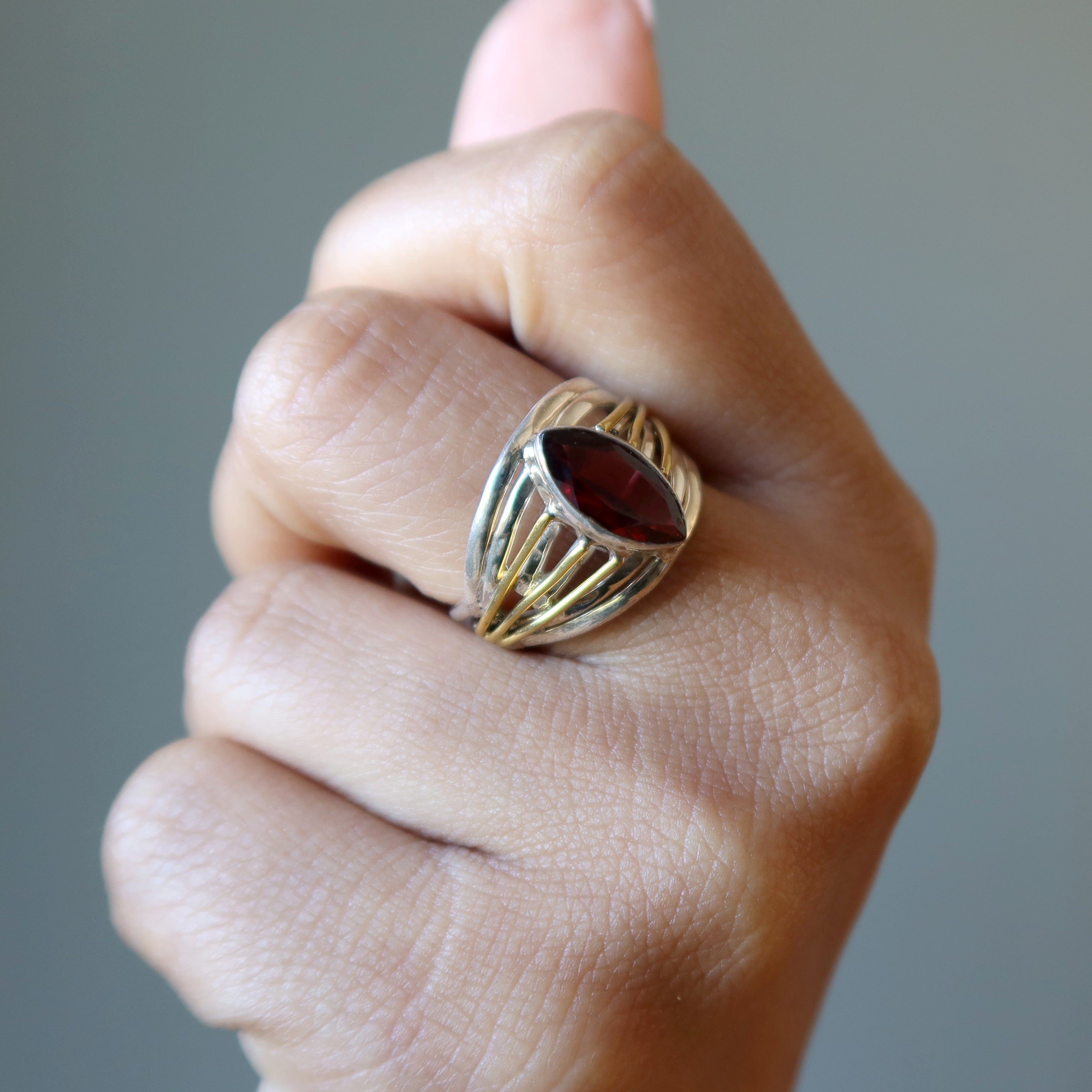 Granatring Strahlendes Rot Sterlingsilber Gold Größe 8.5