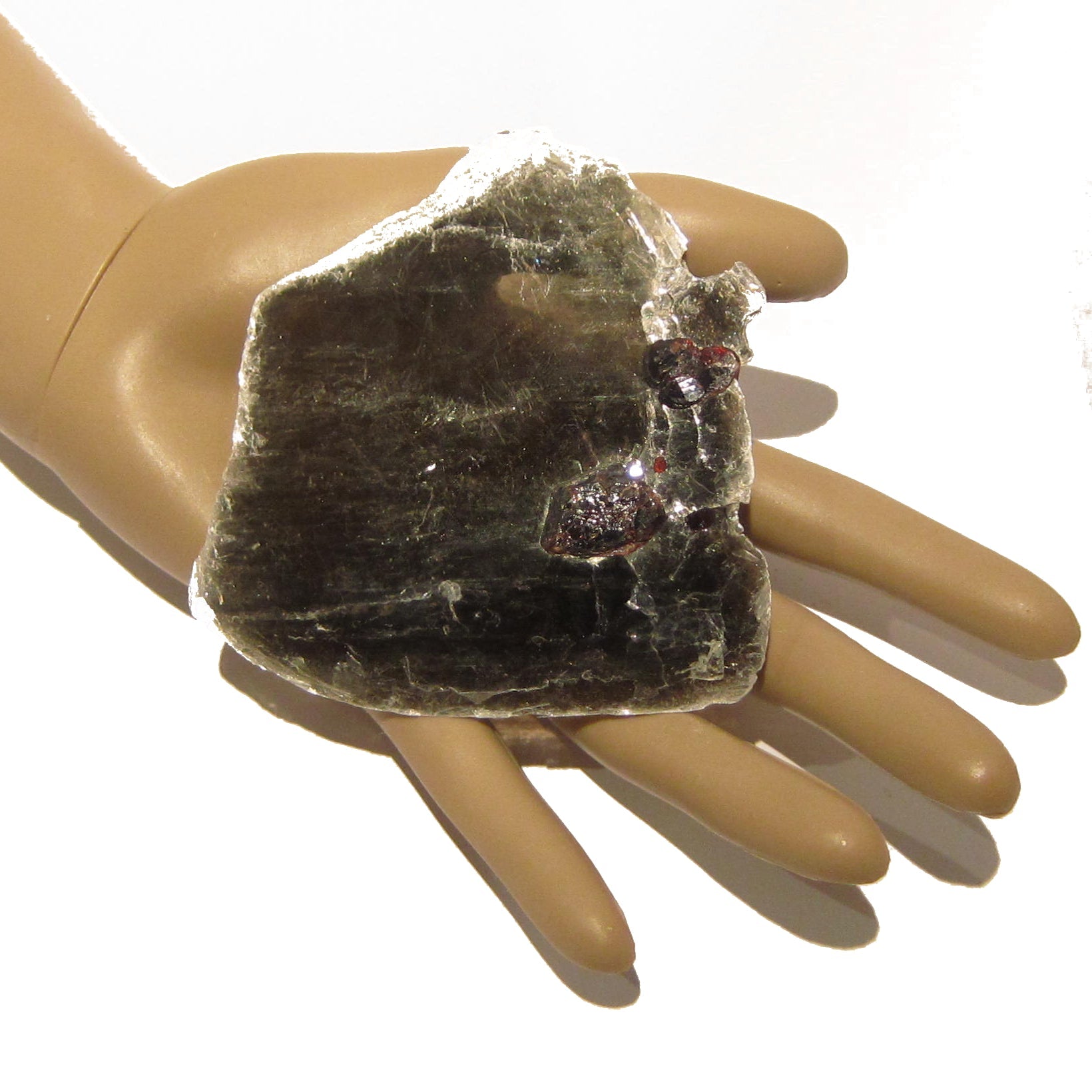 Granat Mineral-Edelsteinprobe in Glimmerkristall auf Naturholzständer