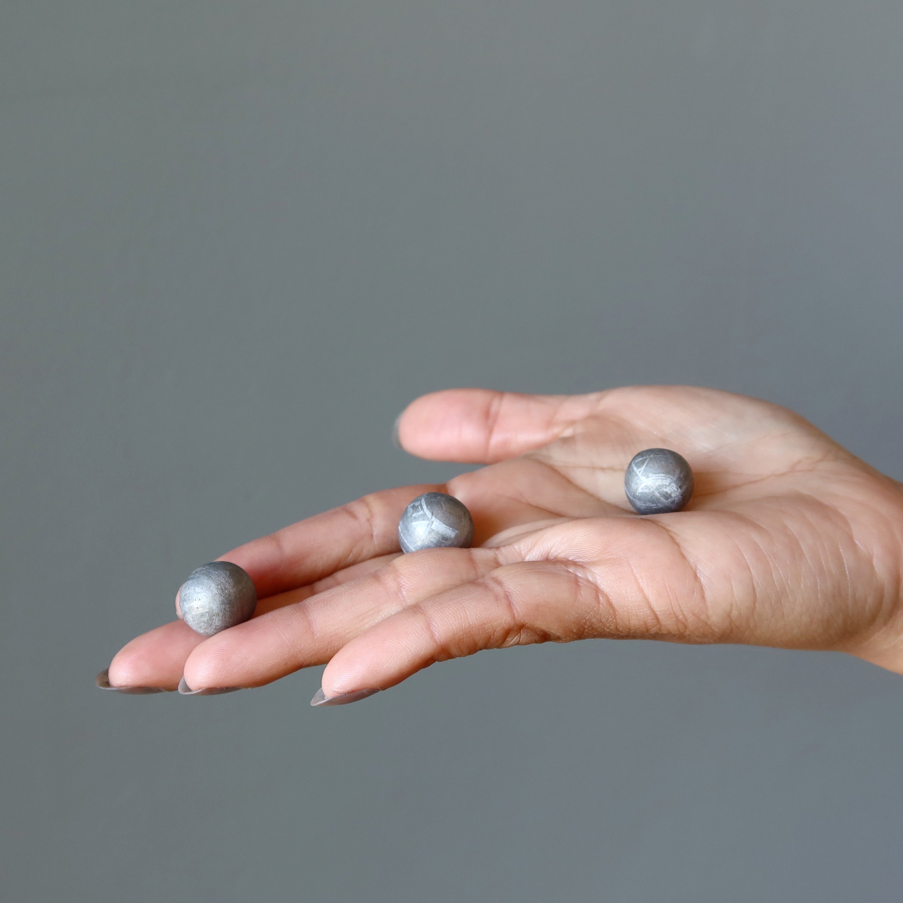 Sphère météorite de Gibeon Balle de cristal de fer spatio-temporelle