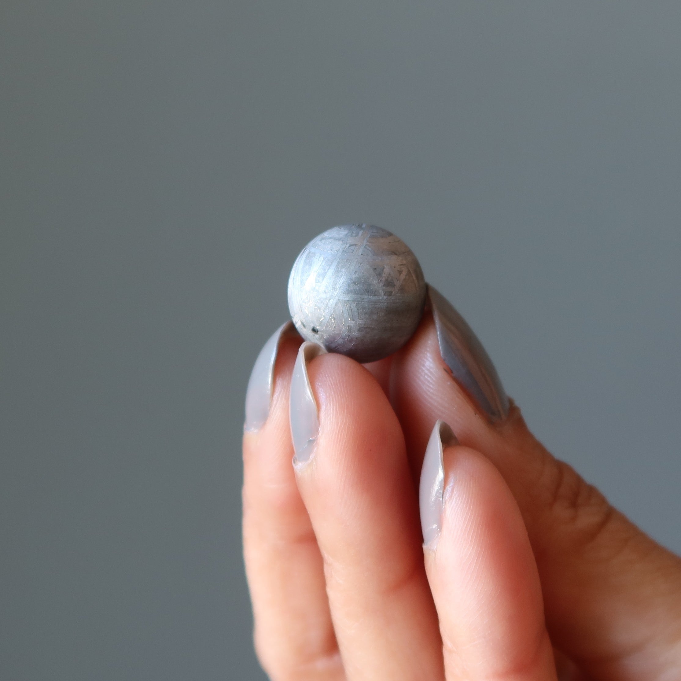 Sphère météorite de Gibeon Balle de cristal de fer spatio-temporelle