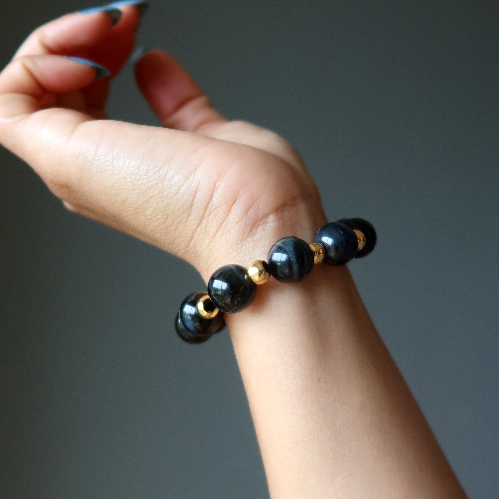 Bracelet Œil de Faucon Perles Échelon Or et Pierres Précieuses Oeil de Tigre Bleu