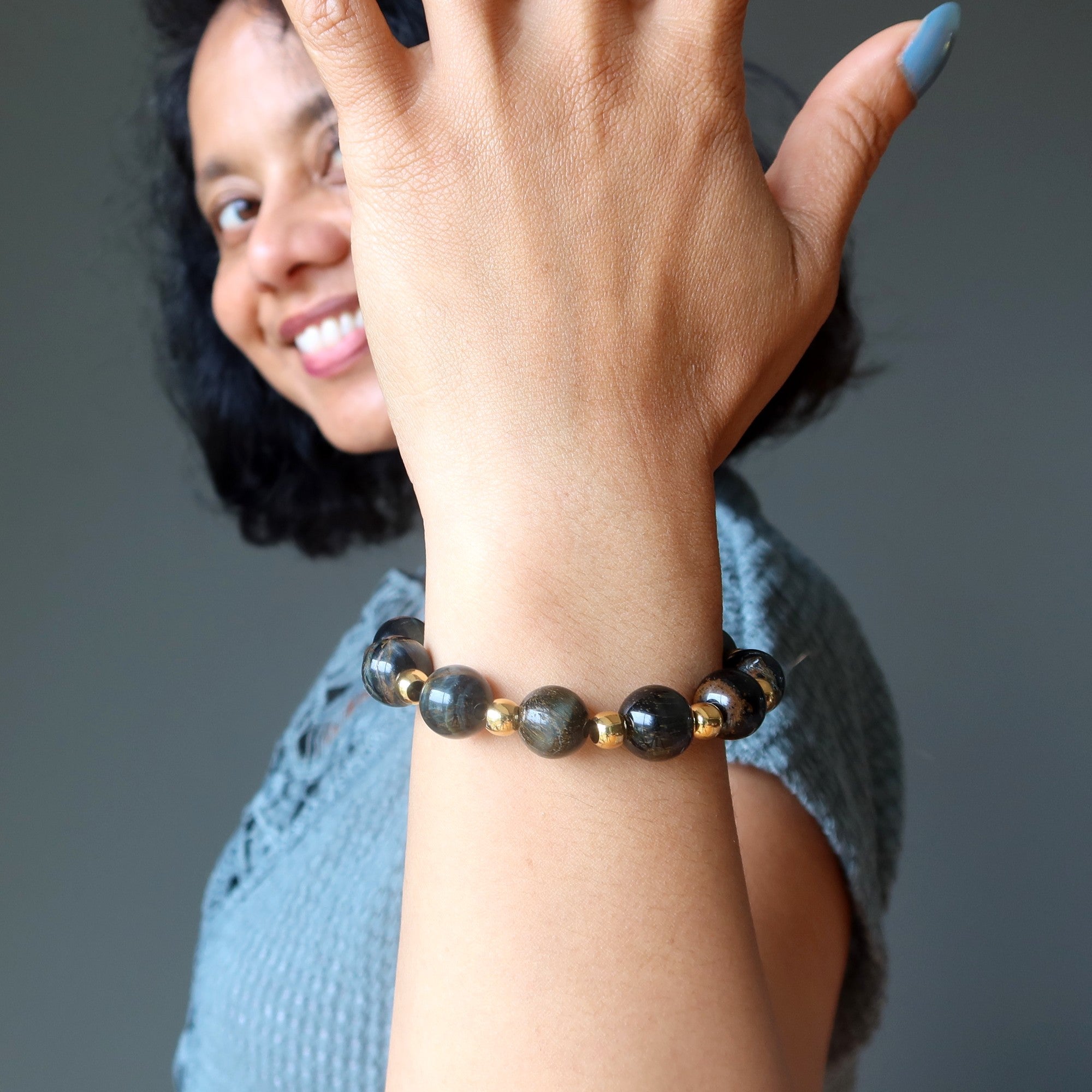 Bracelet Œil de Faucon Perles Échelon Or et Pierres Précieuses Oeil de Tigre Bleu