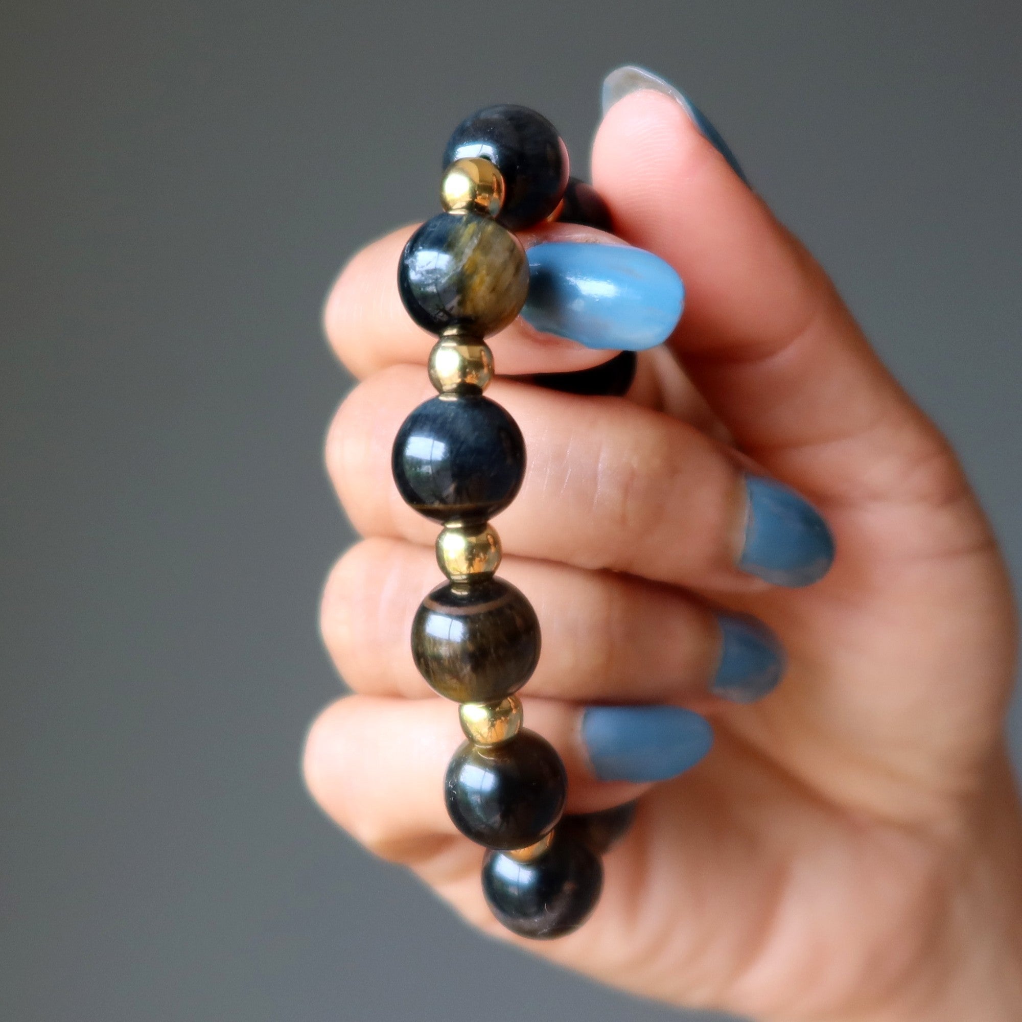 Bracelet Œil de Faucon Perles Échelon Or et Pierres Précieuses Oeil de Tigre Bleu