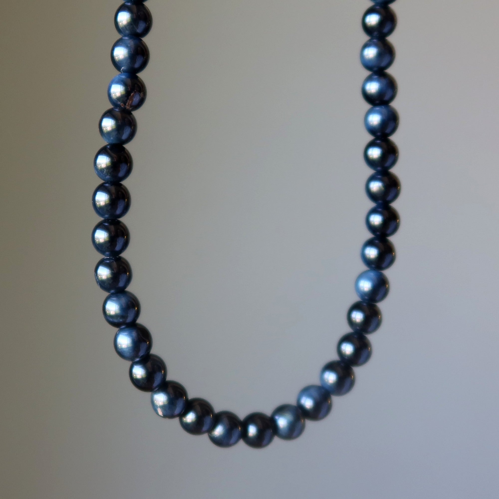 Collier Œil de Faucon Perles Pierres Précieuses Vole Haut