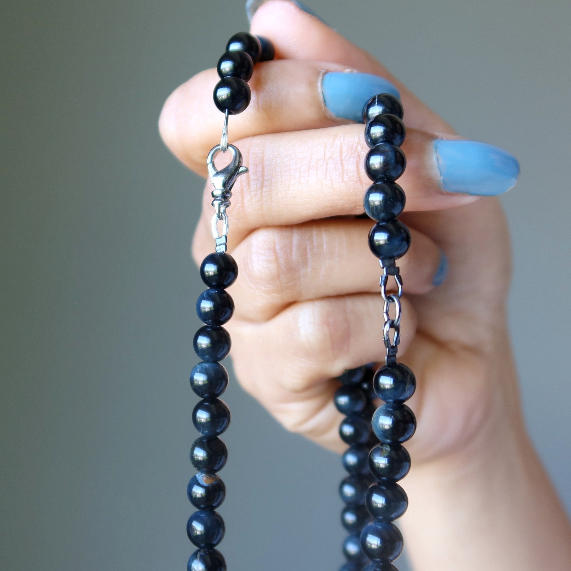 Collier Œil de Faucon Perles Pierres Précieuses Vole Haut