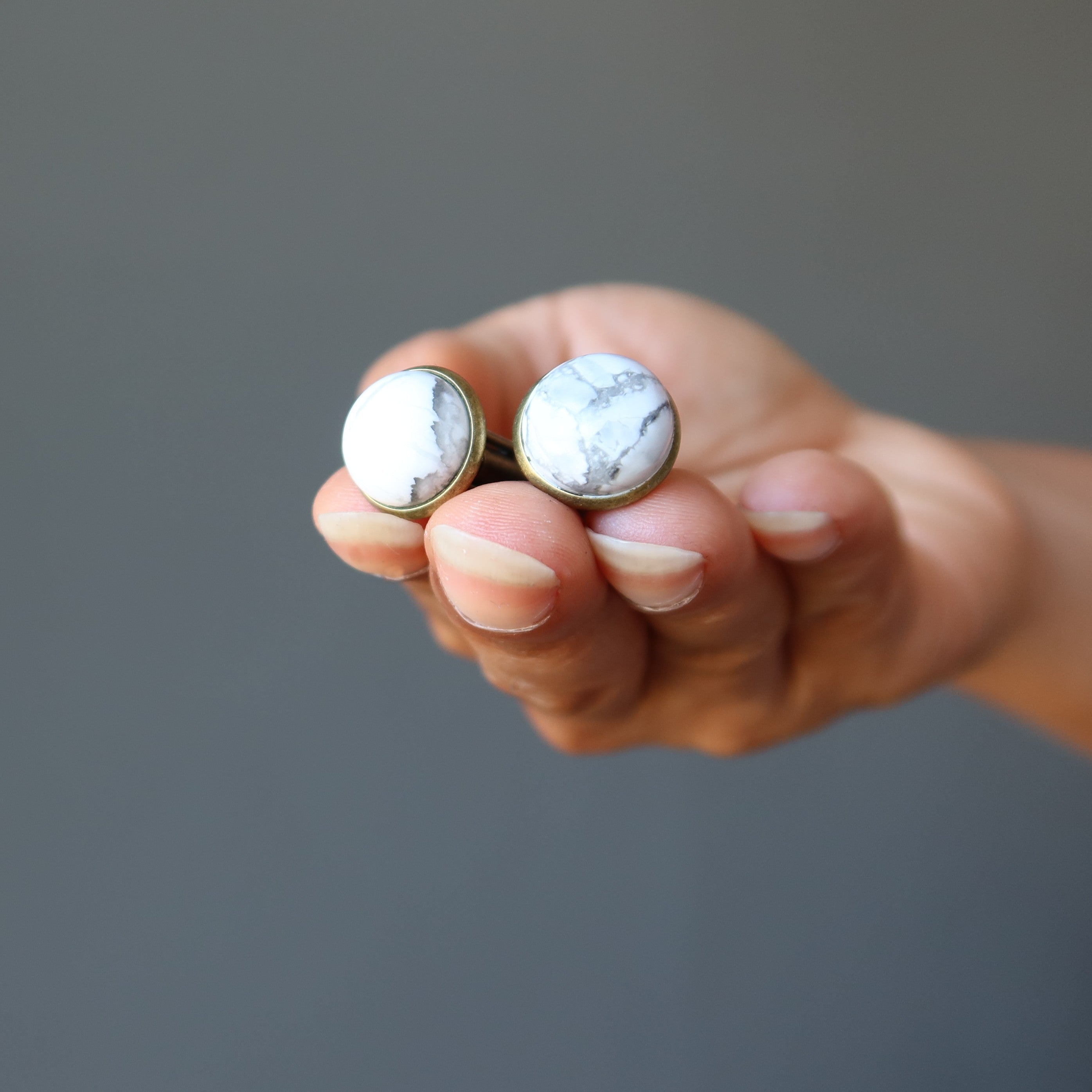 Boutons de manchette Howlite Blanc Bronze Antique Nostalgique