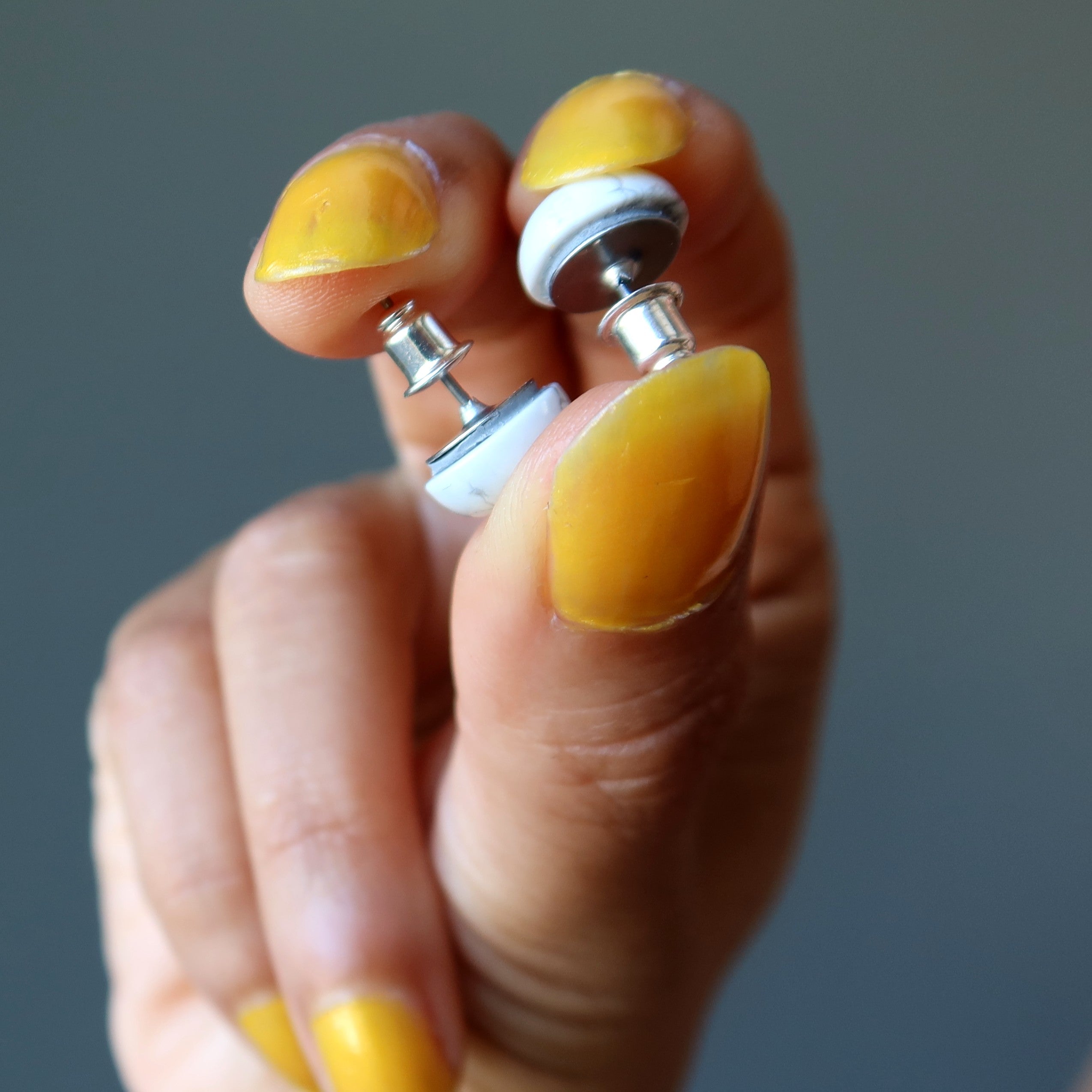 Howlith Ohrringe Hübsche kleine weiße Edelsteine Ohrstecker Silber