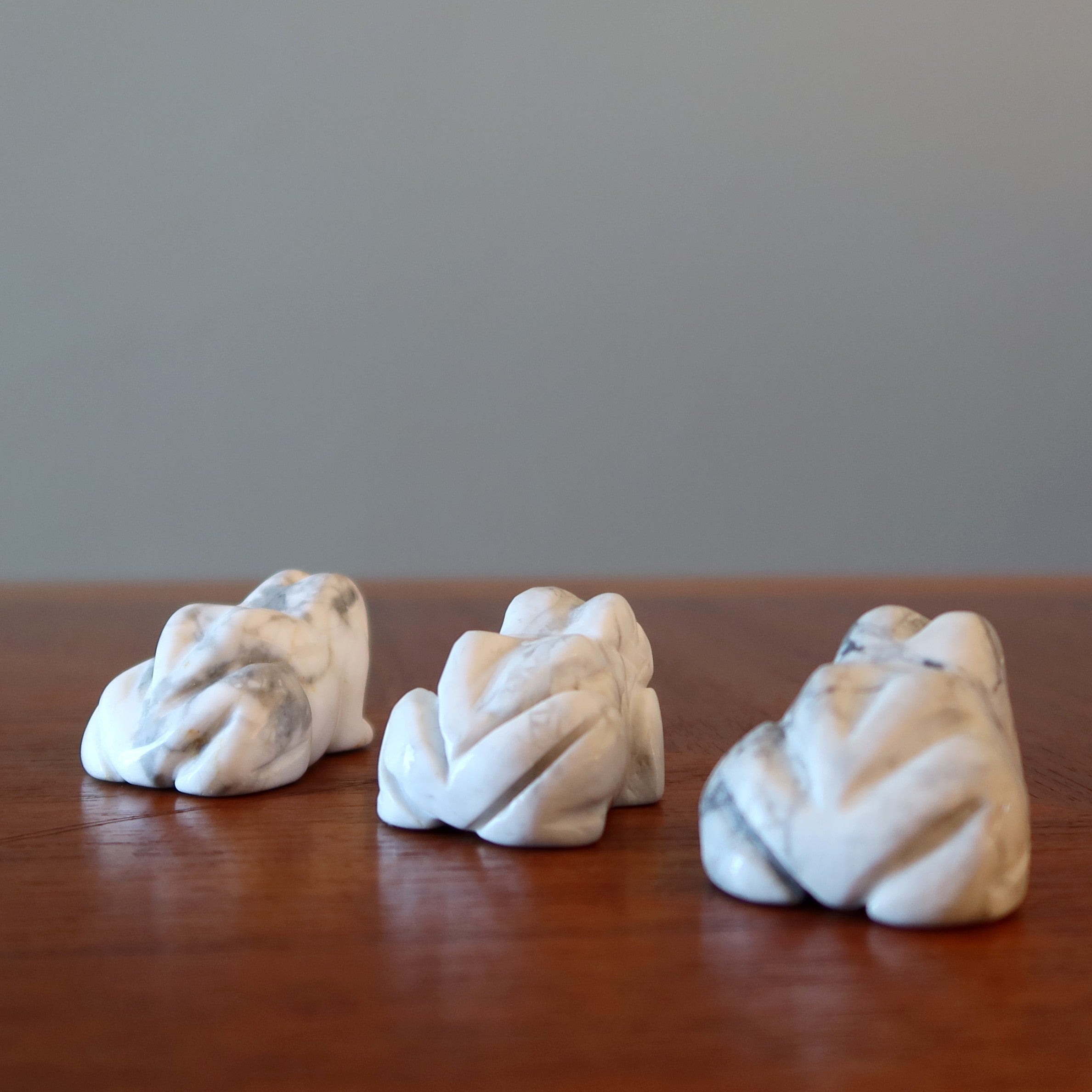 Howlite Frog White Crystal Cloud Jumper Figurine