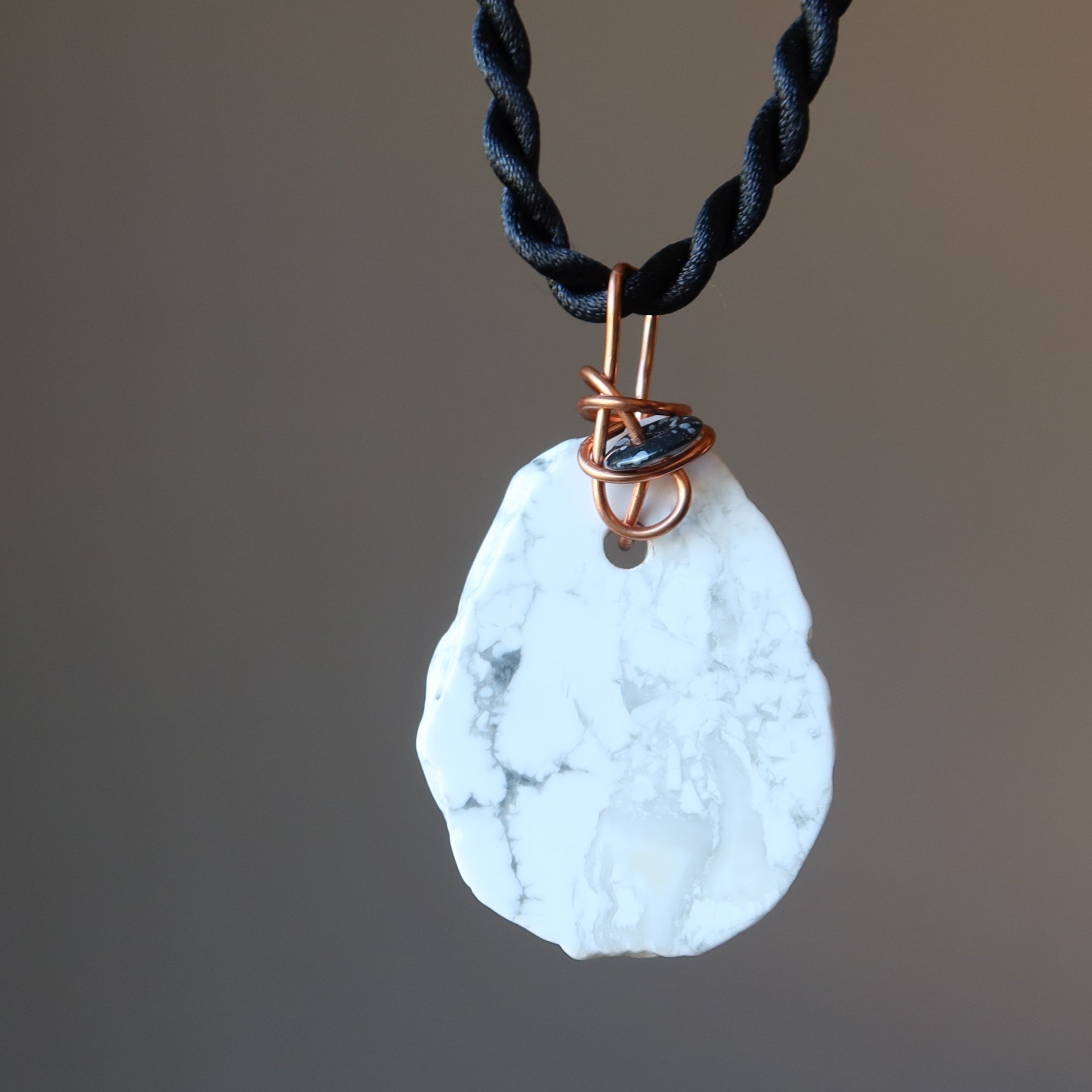 Collier Howlite Pierre Apaisante Obsidienne Flocon de Neige