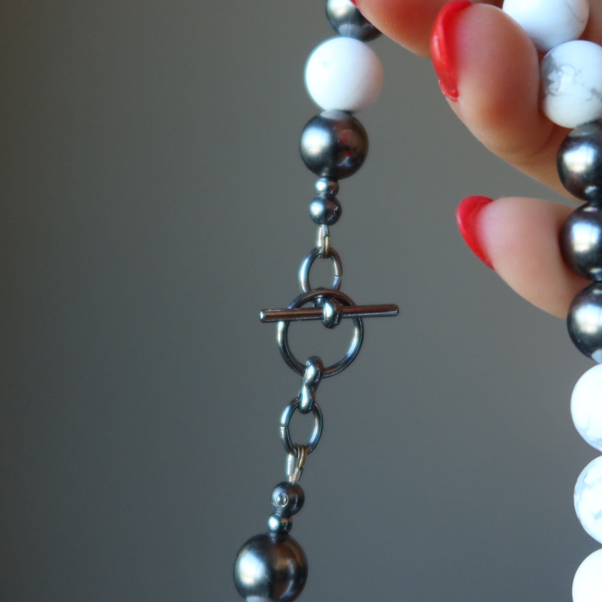 Howlite Necklace White Stones Beaded Gunmetal