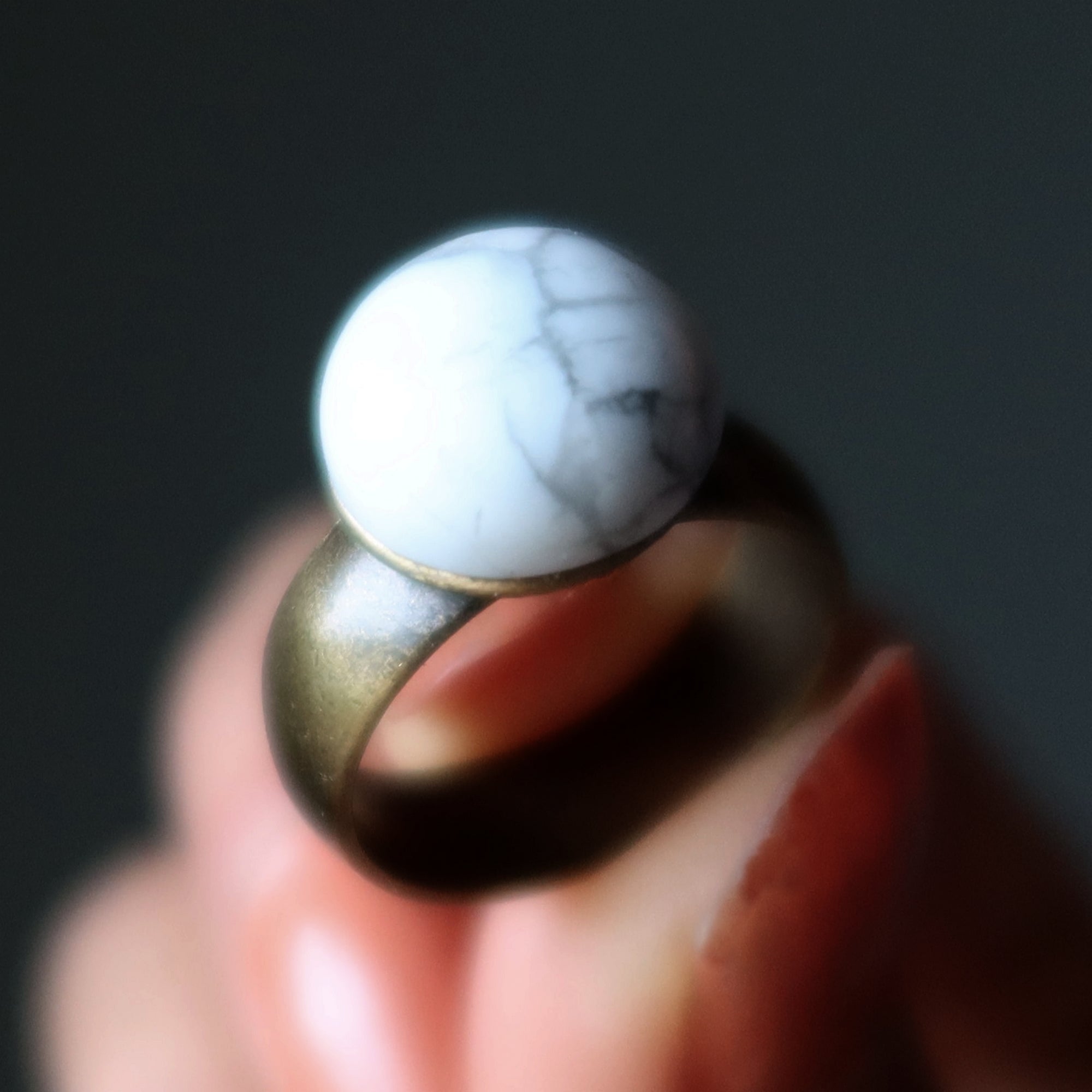 Howlith Ring Schicksal an meinem Finger Rund Antikes Messing Größe 7.25
