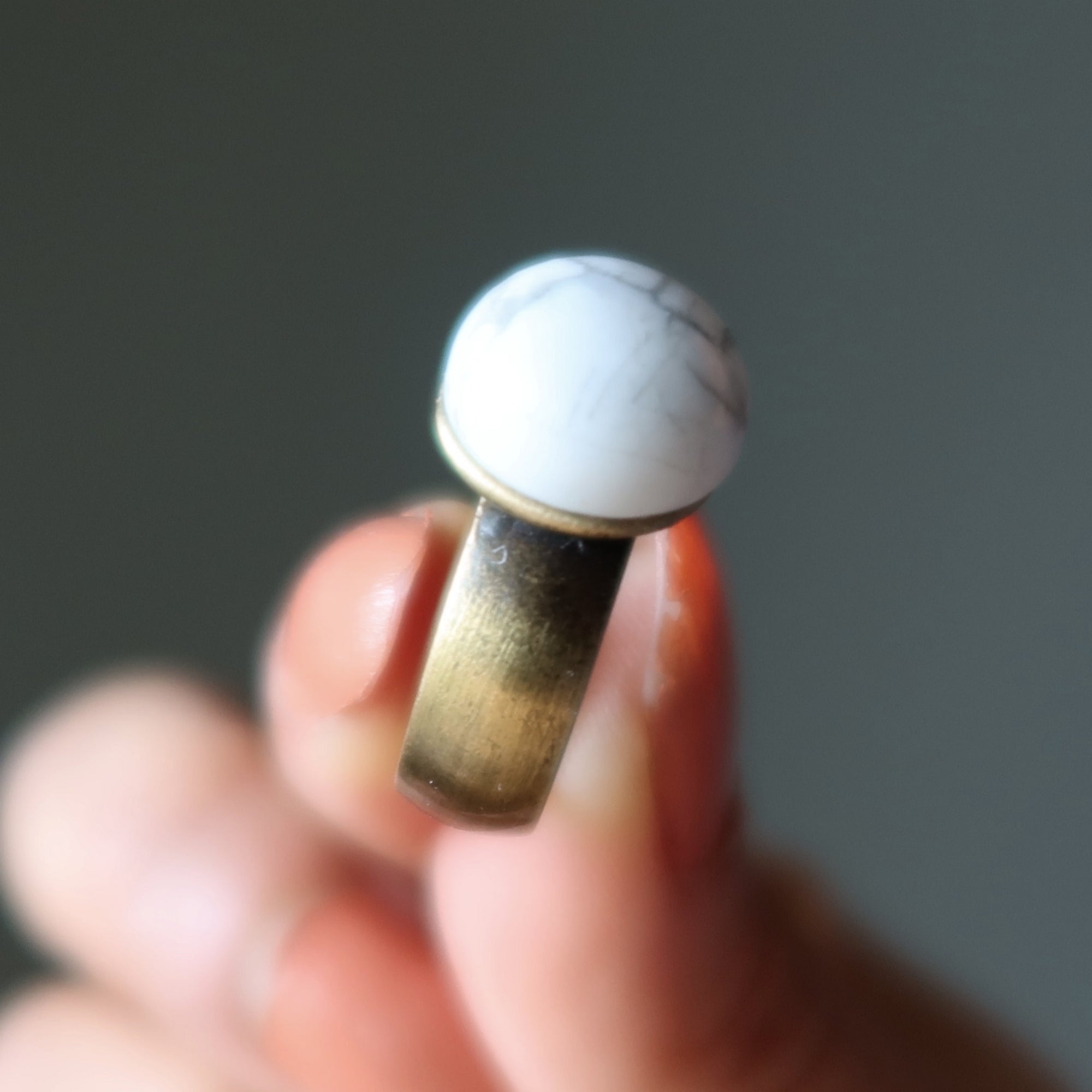 Howlith Ring Schicksal an meinem Finger Rund Antikes Messing Größe 7.25