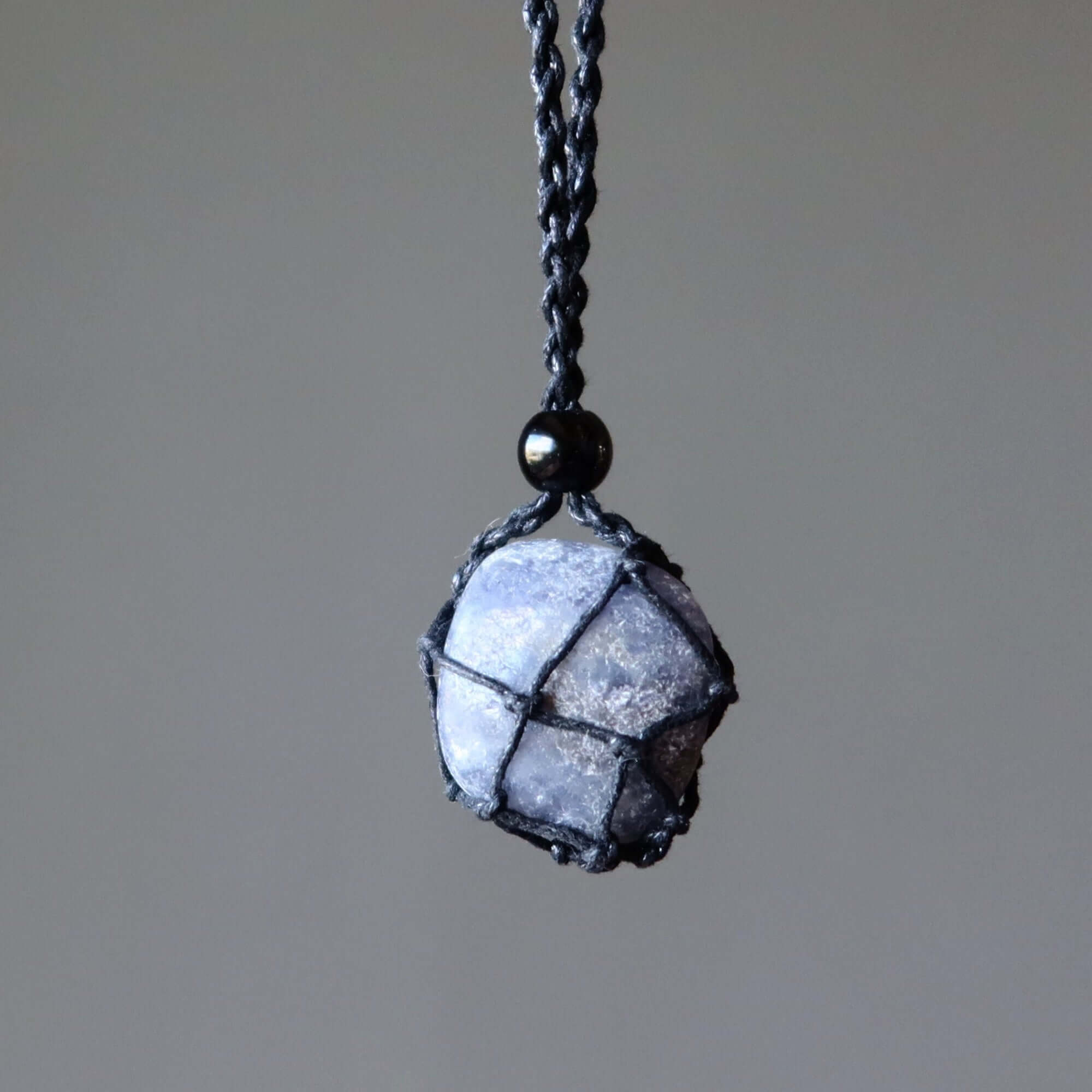 Collier en Iolite Pierre "Visions d'Argent" en Macramé