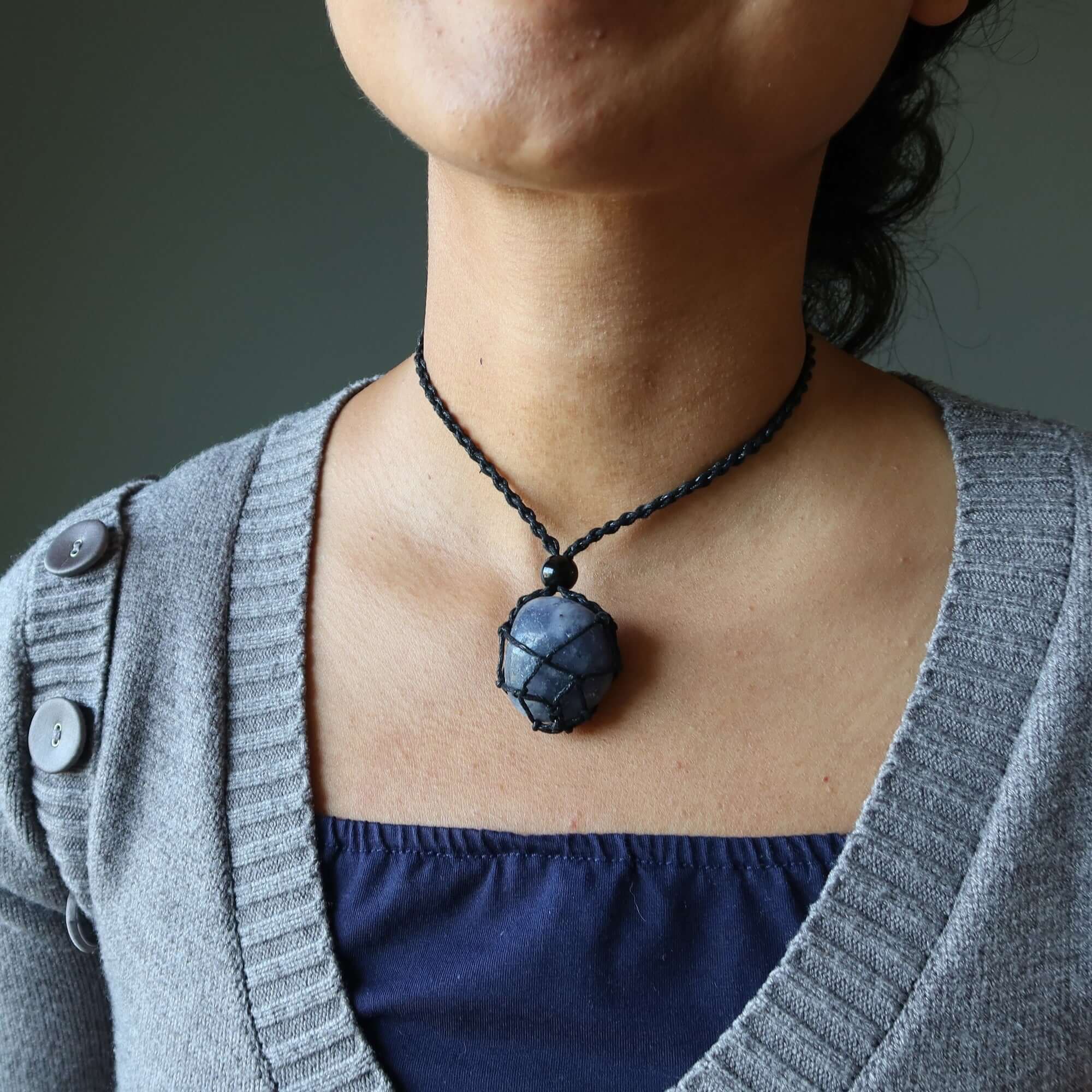 Collier en Iolite Pierre "Visions d'Argent" en Macramé