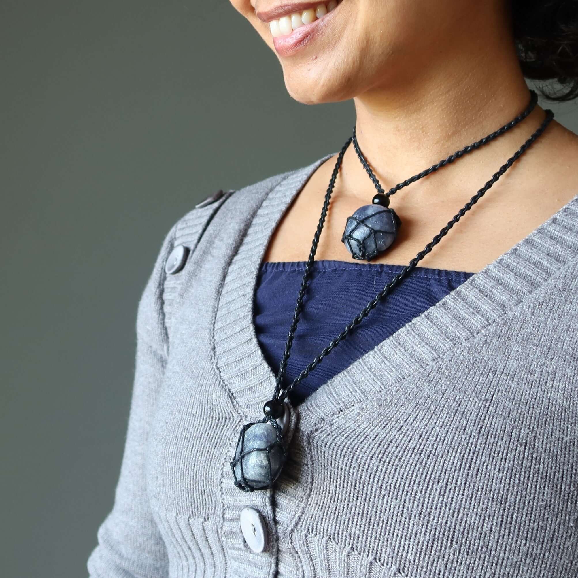 Collier en Iolite Pierre "Visions d'Argent" en Macramé