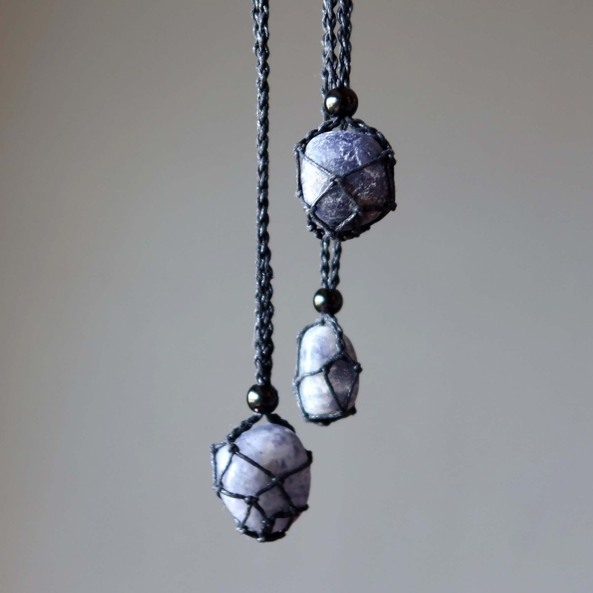 Collier en Iolite Pierre "Visions d'Argent" en Macramé