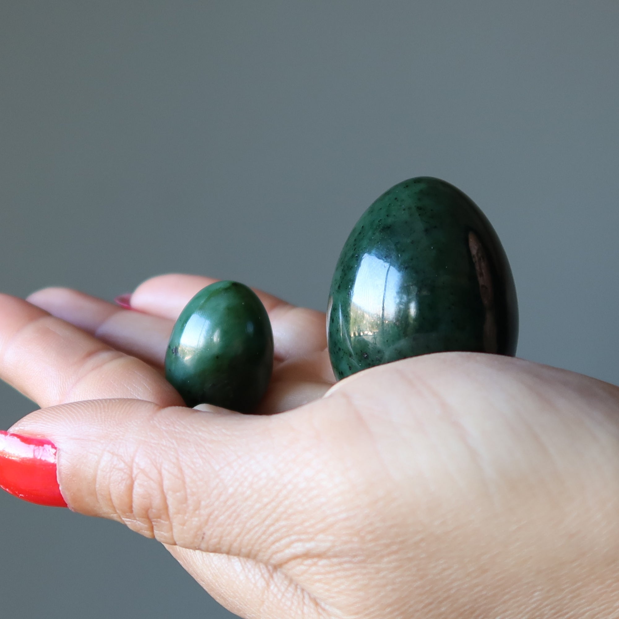 Œuf de Yoni Néphrite Verte Mon Constructeur de Nid d'Argent Pierre Précieuse
