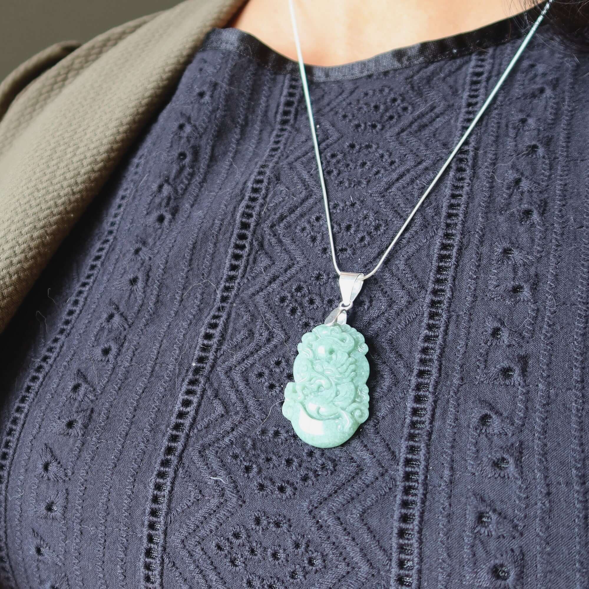 Collier en jade dragon néphrite verte argent sterling