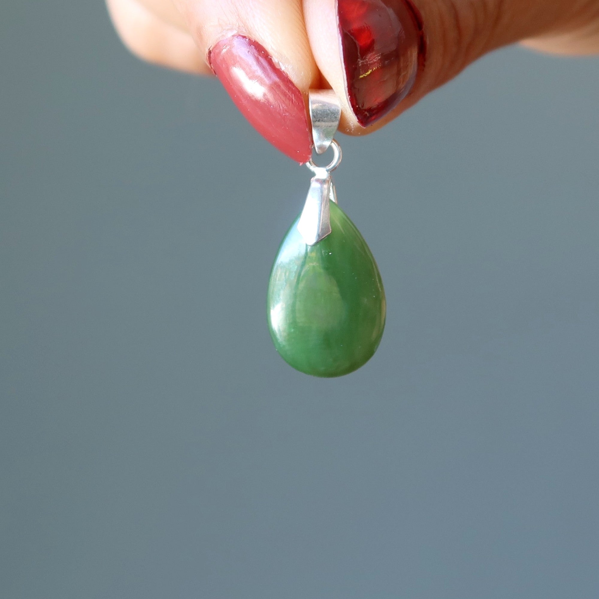 Pendentif de Jade Jour de Chance Néphrite Verte Argent Sterling
