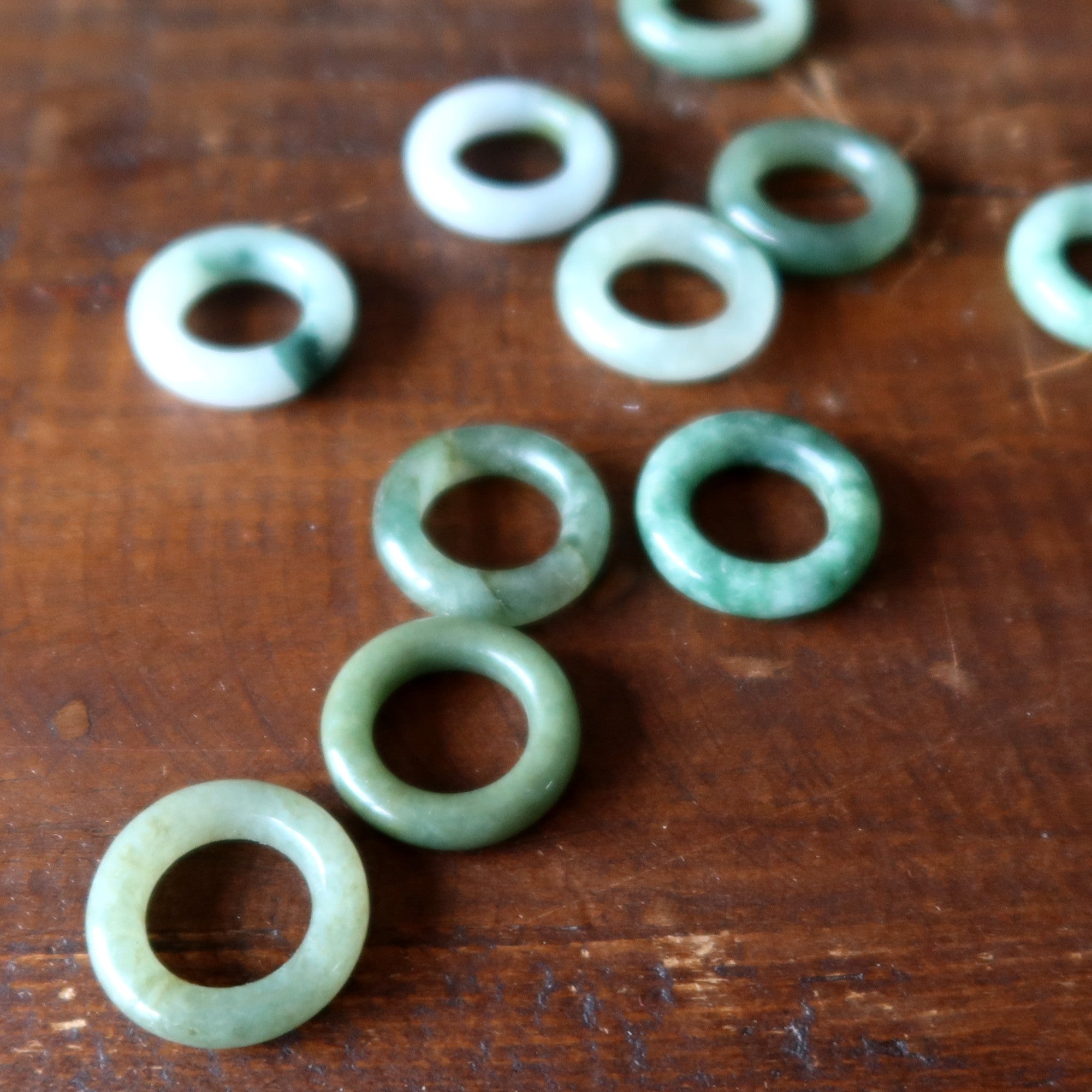 Présentoir 3 anneaux de jade pour boule, œuf et pierres