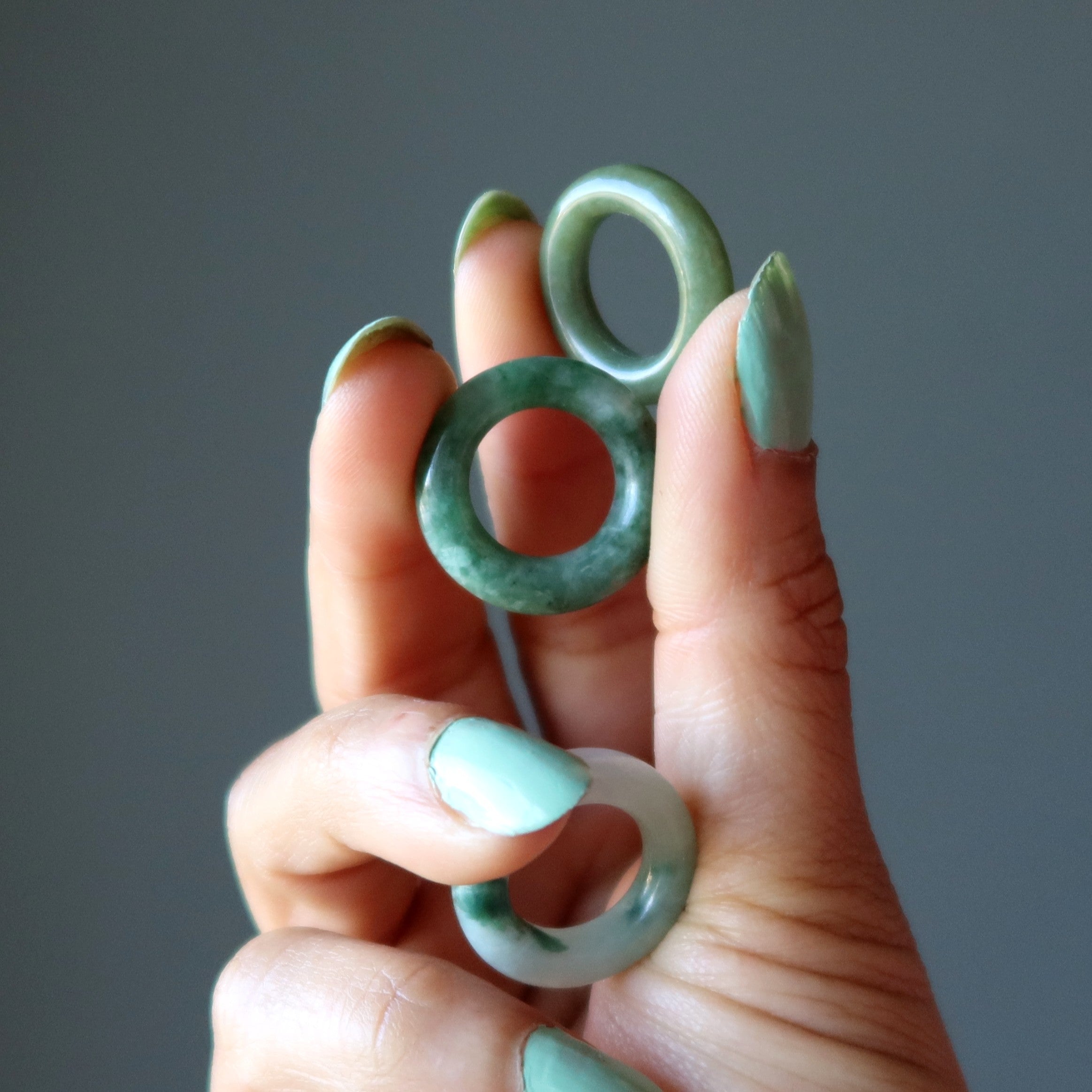 Présentoir 3 anneaux de jade pour boule, œuf et pierres
