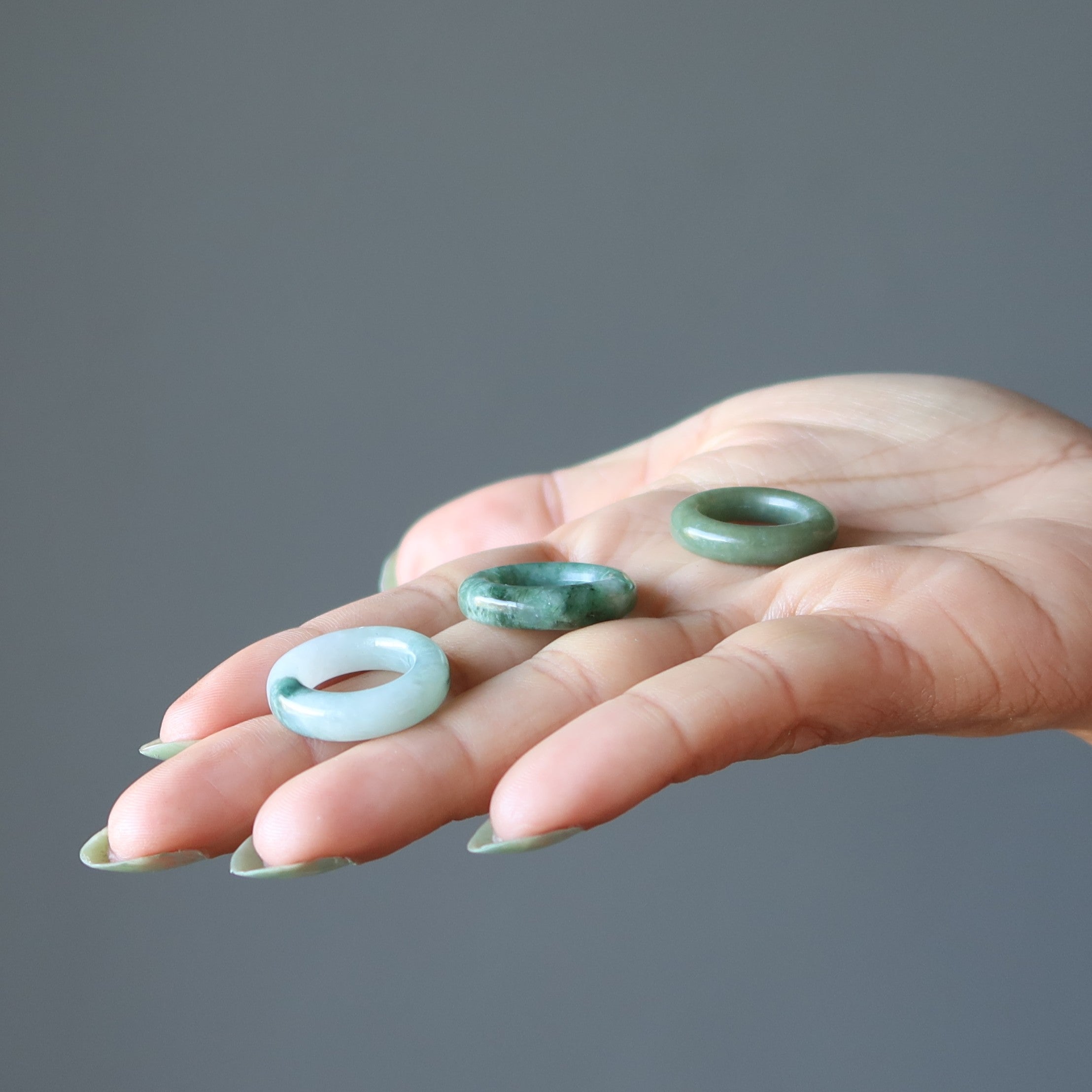 Présentoir 3 anneaux de jade pour boule, œuf et pierres