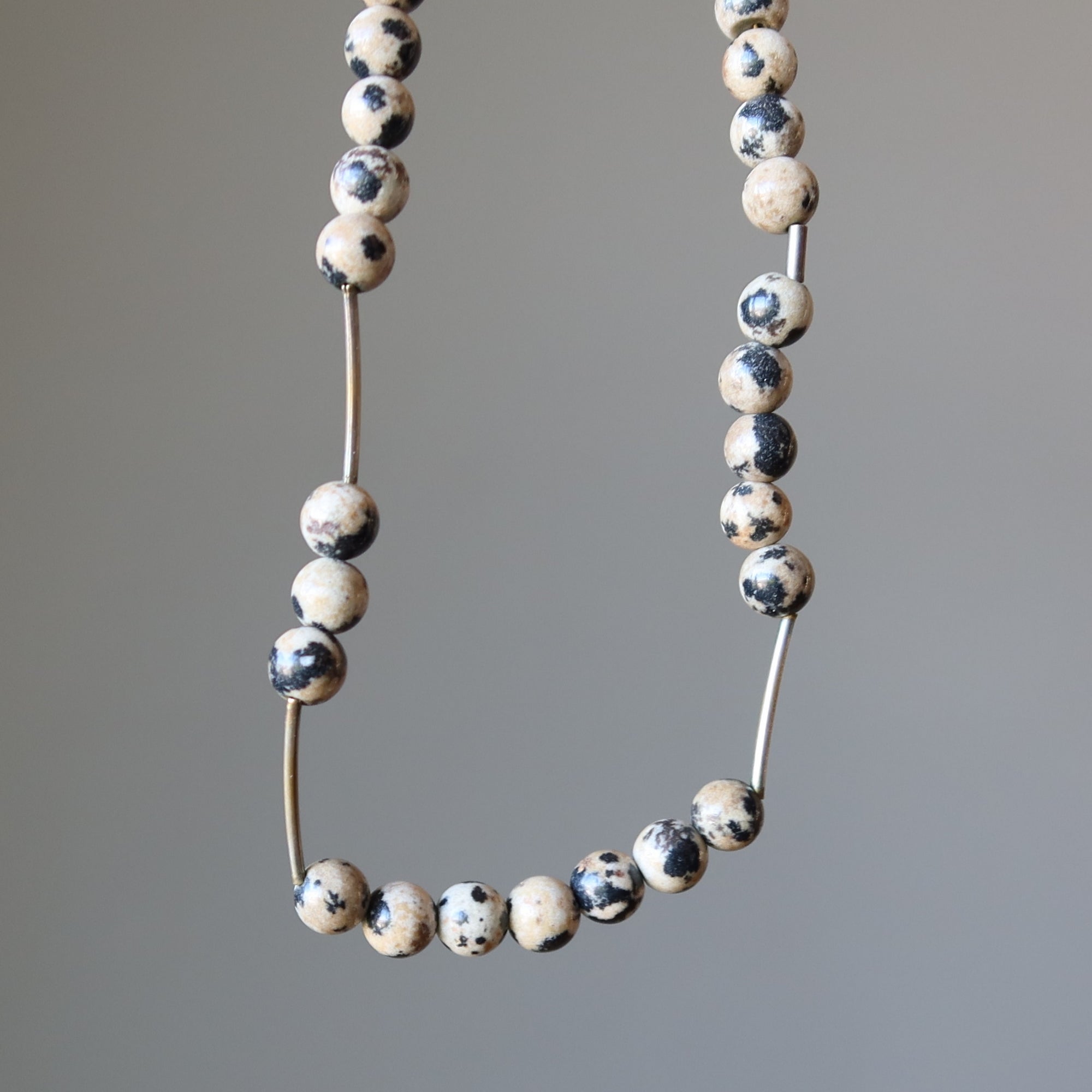 Collier en jaspe dalmatien original et amusant en cristal perlé