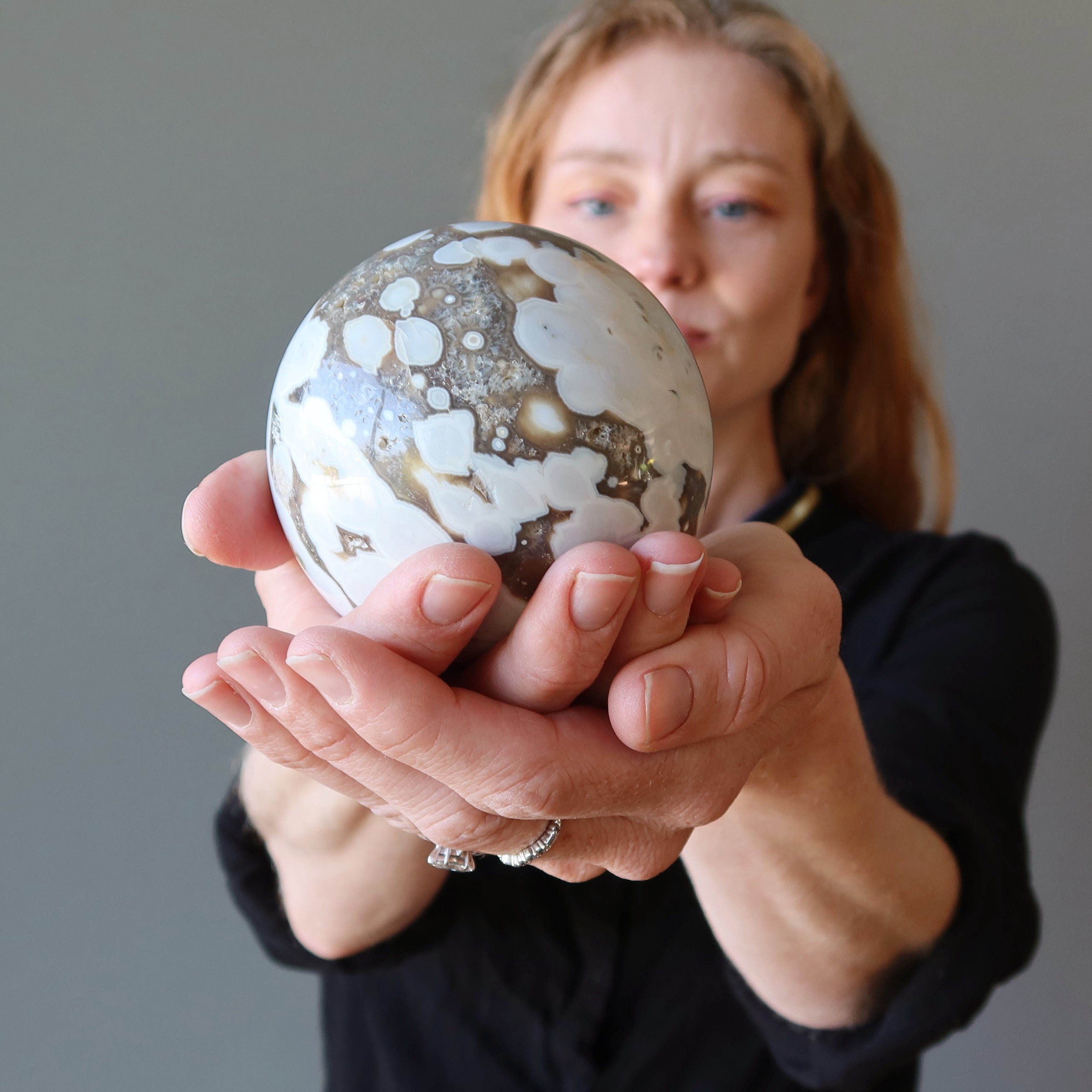 Sphère de Jaspe Océan - Boule de Cristal "Plage de sable blanc"