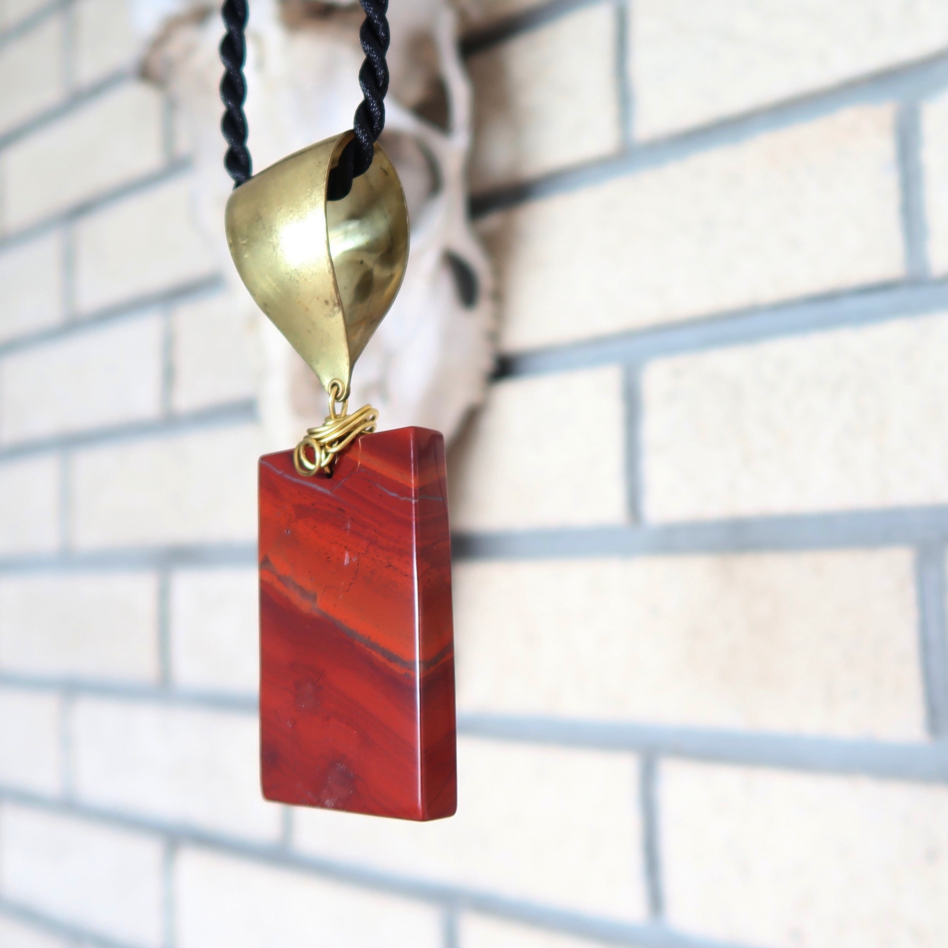 Collier de jaspe rouge, grand, heureux, rectangle, cordon