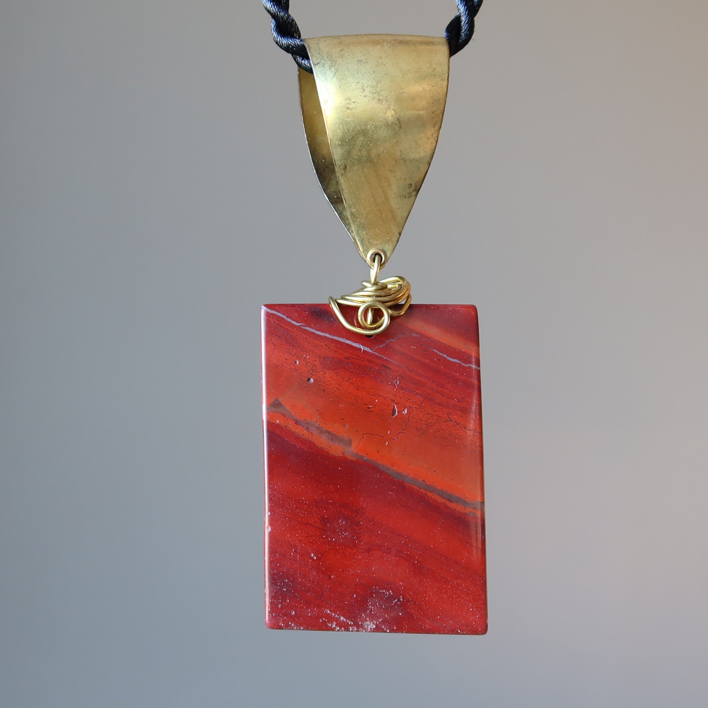 Collier de jaspe rouge, grand, heureux, rectangle, cordon