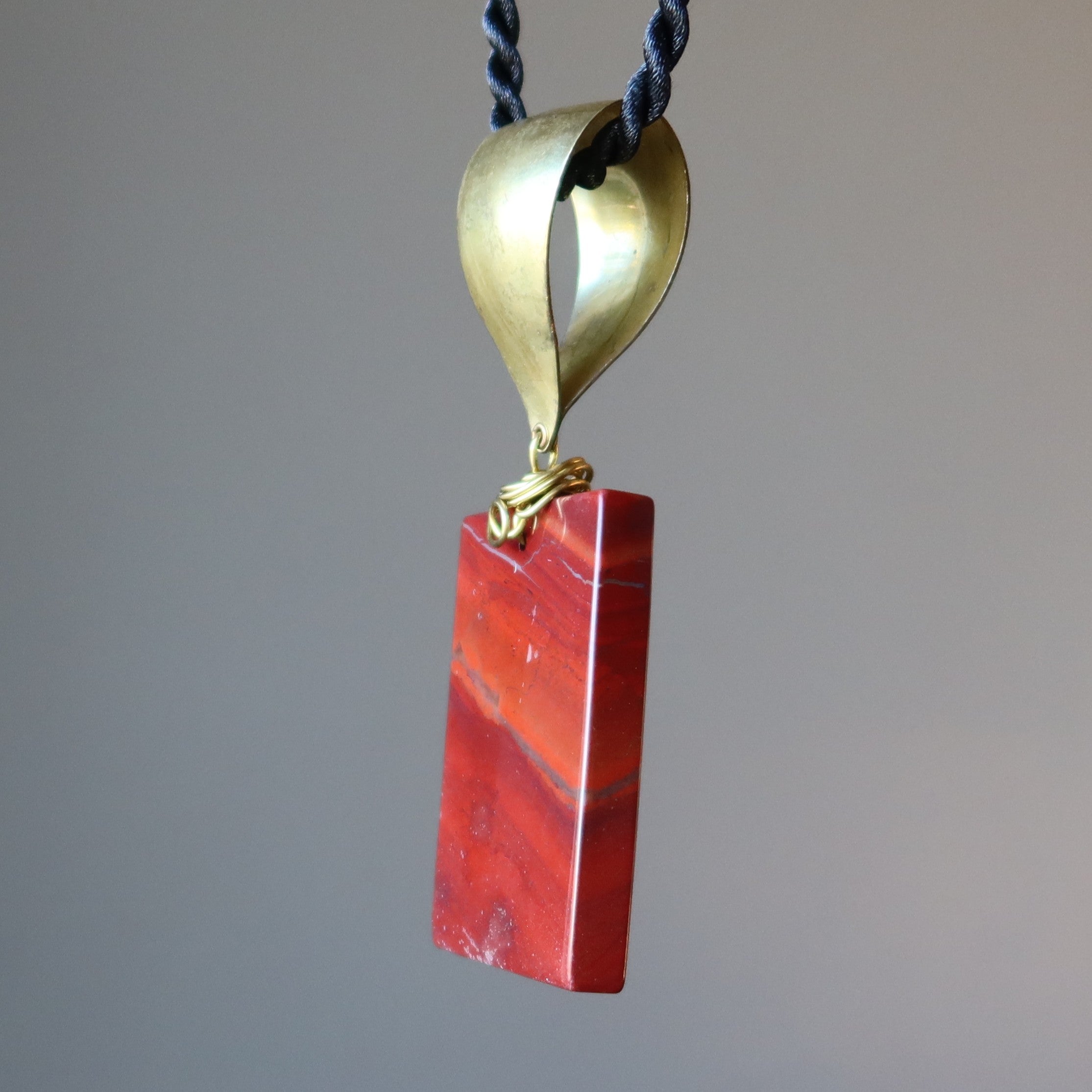 Collier de jaspe rouge, grand, heureux, rectangle, cordon