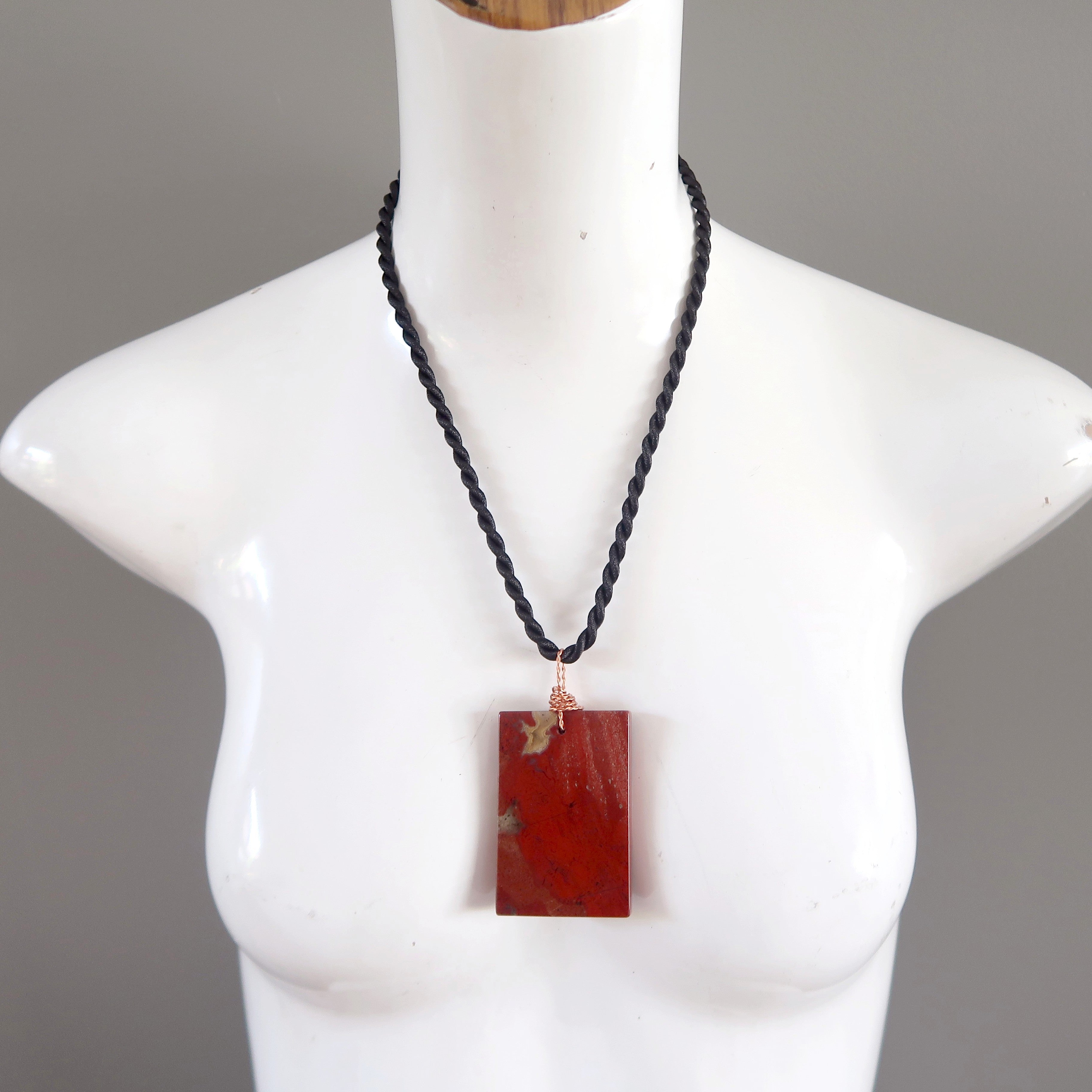 Collier en Jaspe Rouge, grande énergie, rectangulaire, en cuivre avec pierre précieuse