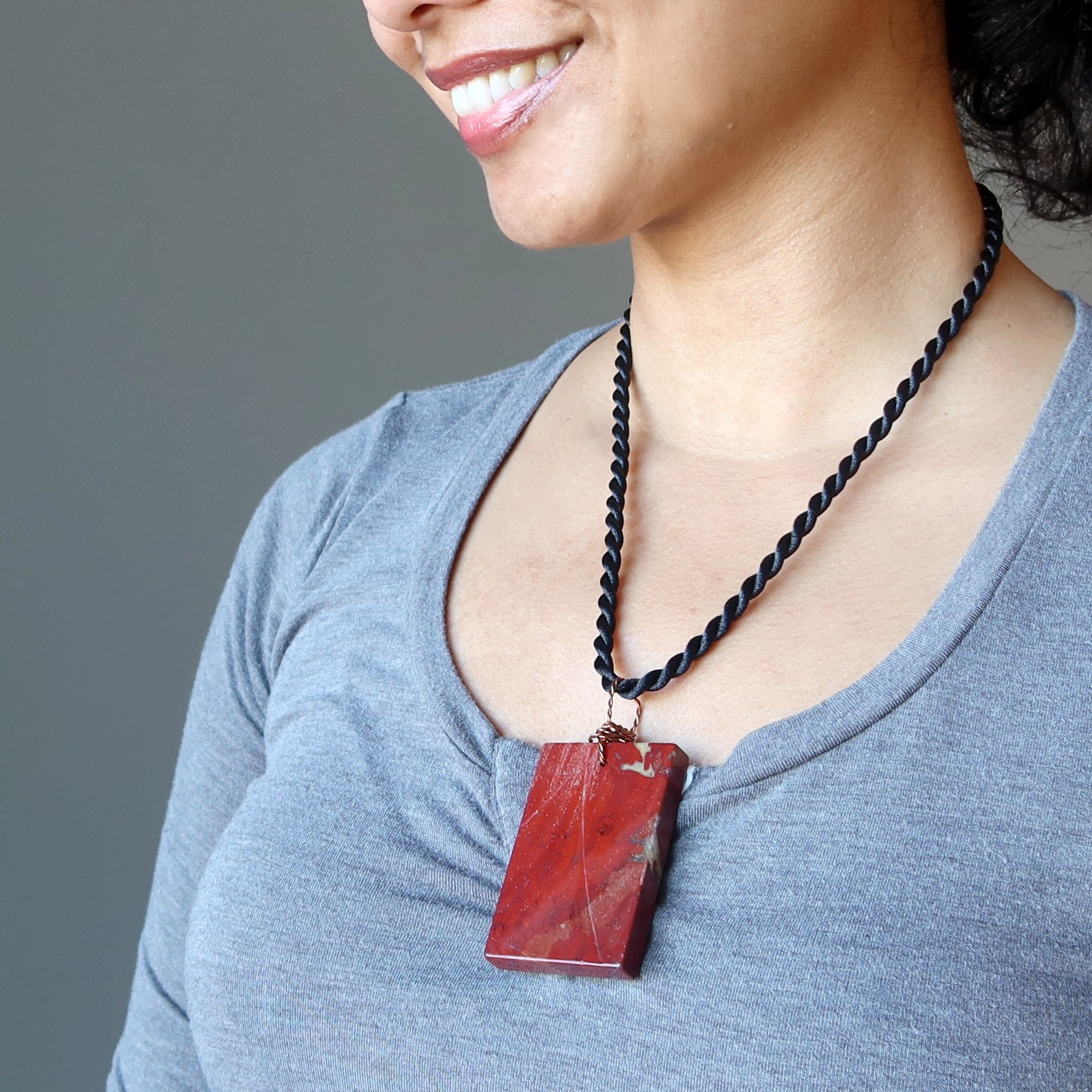 Collier en Jaspe Rouge, grande énergie, rectangulaire, en cuivre avec pierre précieuse