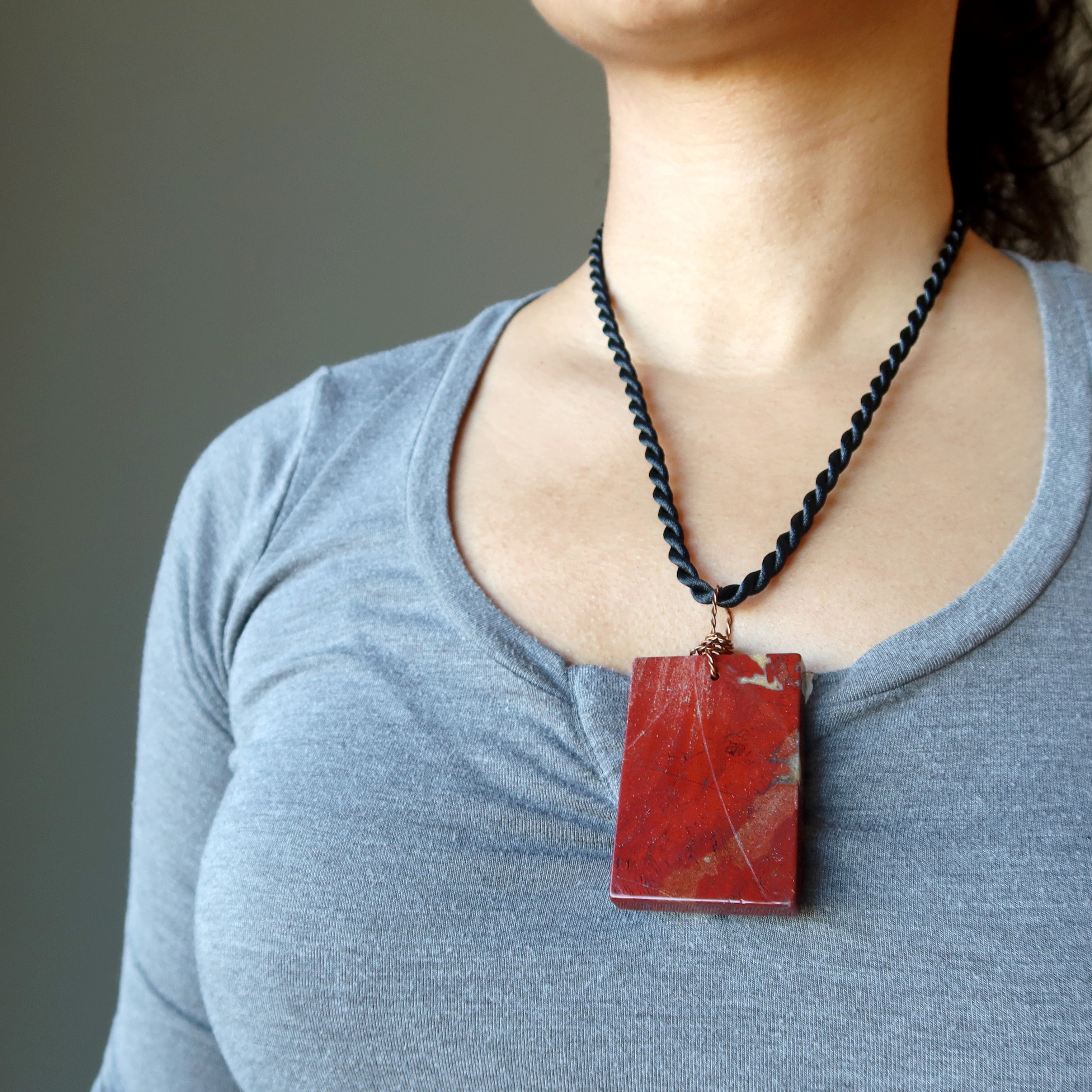 Collier en Jaspe Rouge, grande énergie, rectangulaire, en cuivre avec pierre précieuse