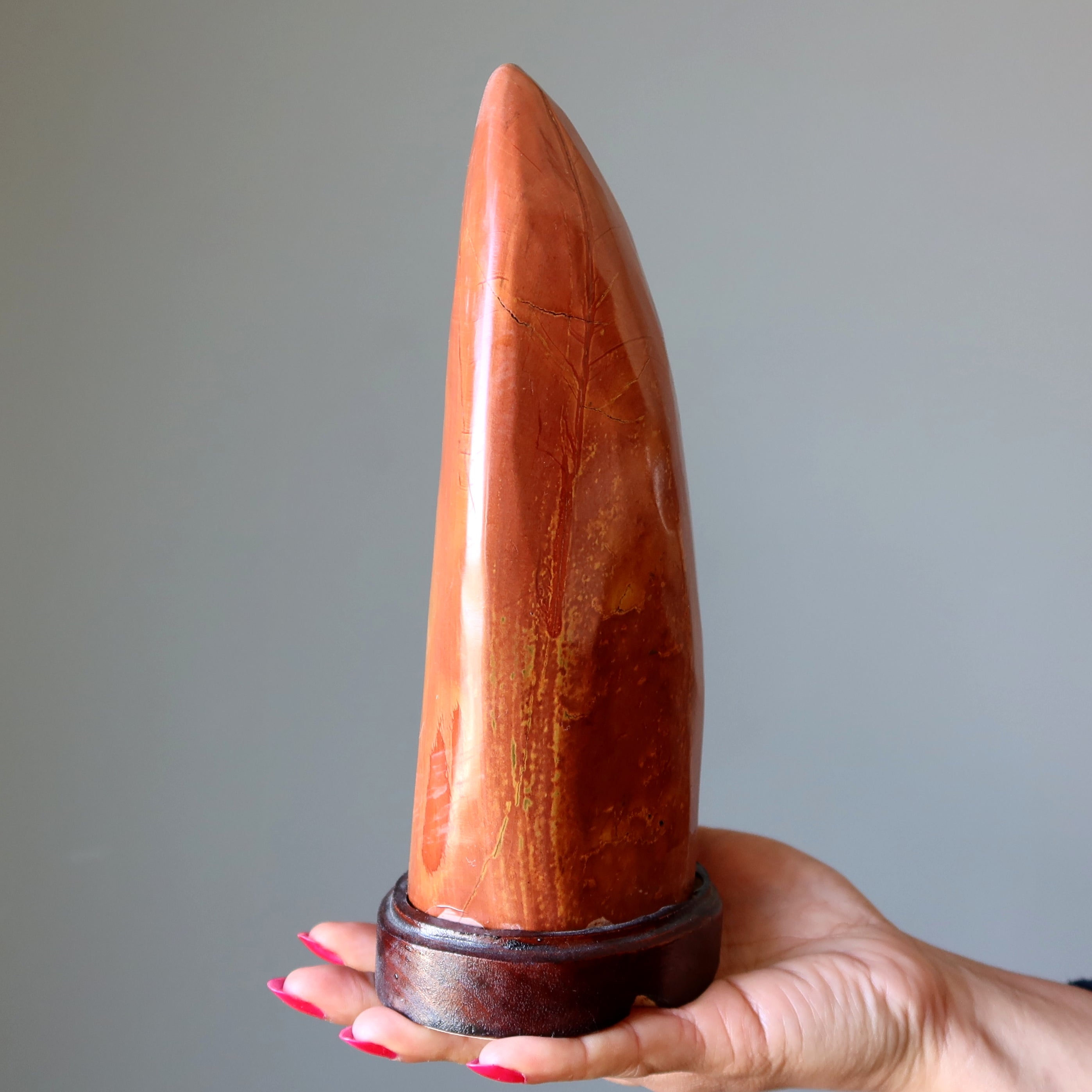 Objet décoratif Jaspe Rouge - Pierre dressée vibrante de 23-25 cm