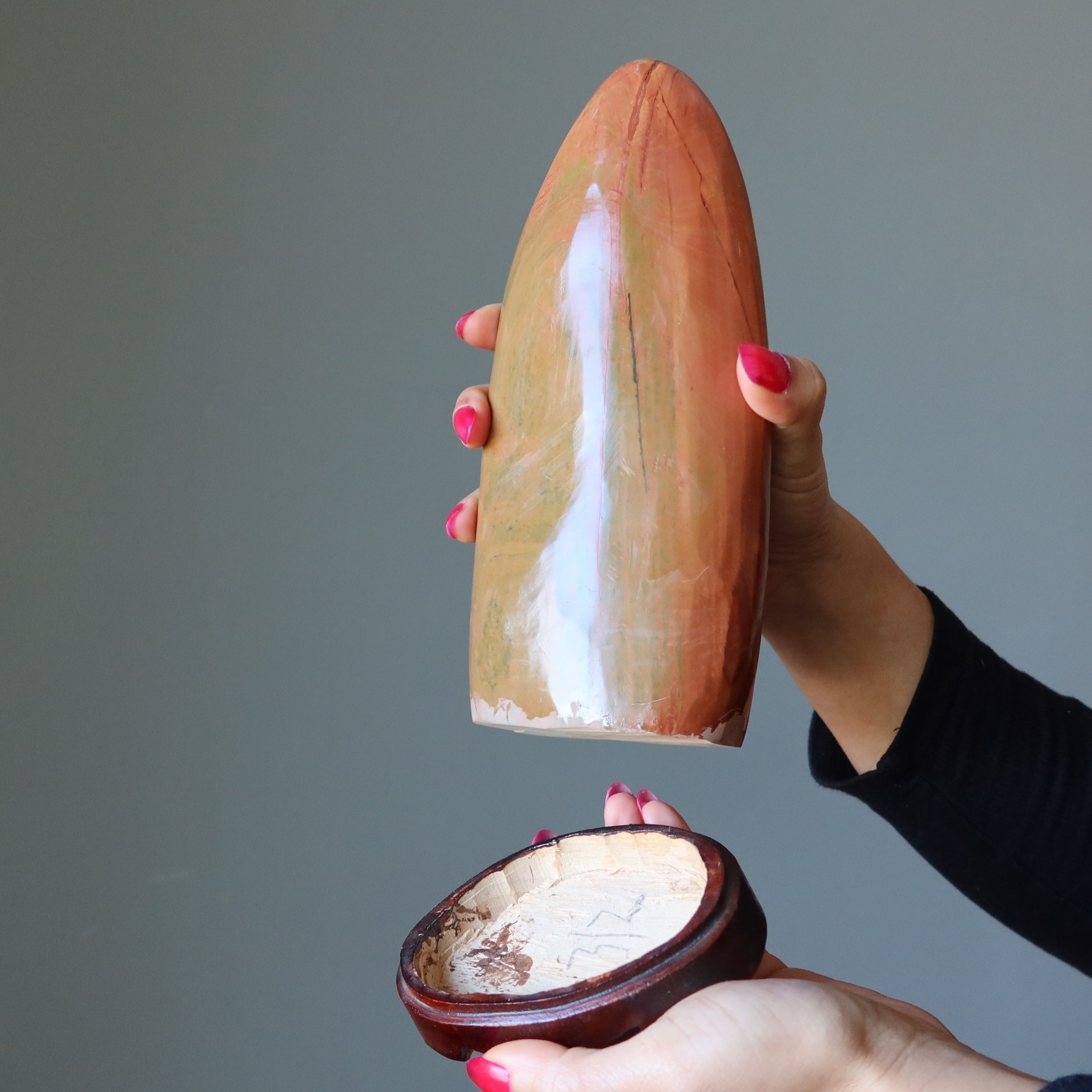 Objet décoratif Jaspe Rouge - Pierre dressée vibrante de 23-25 cm