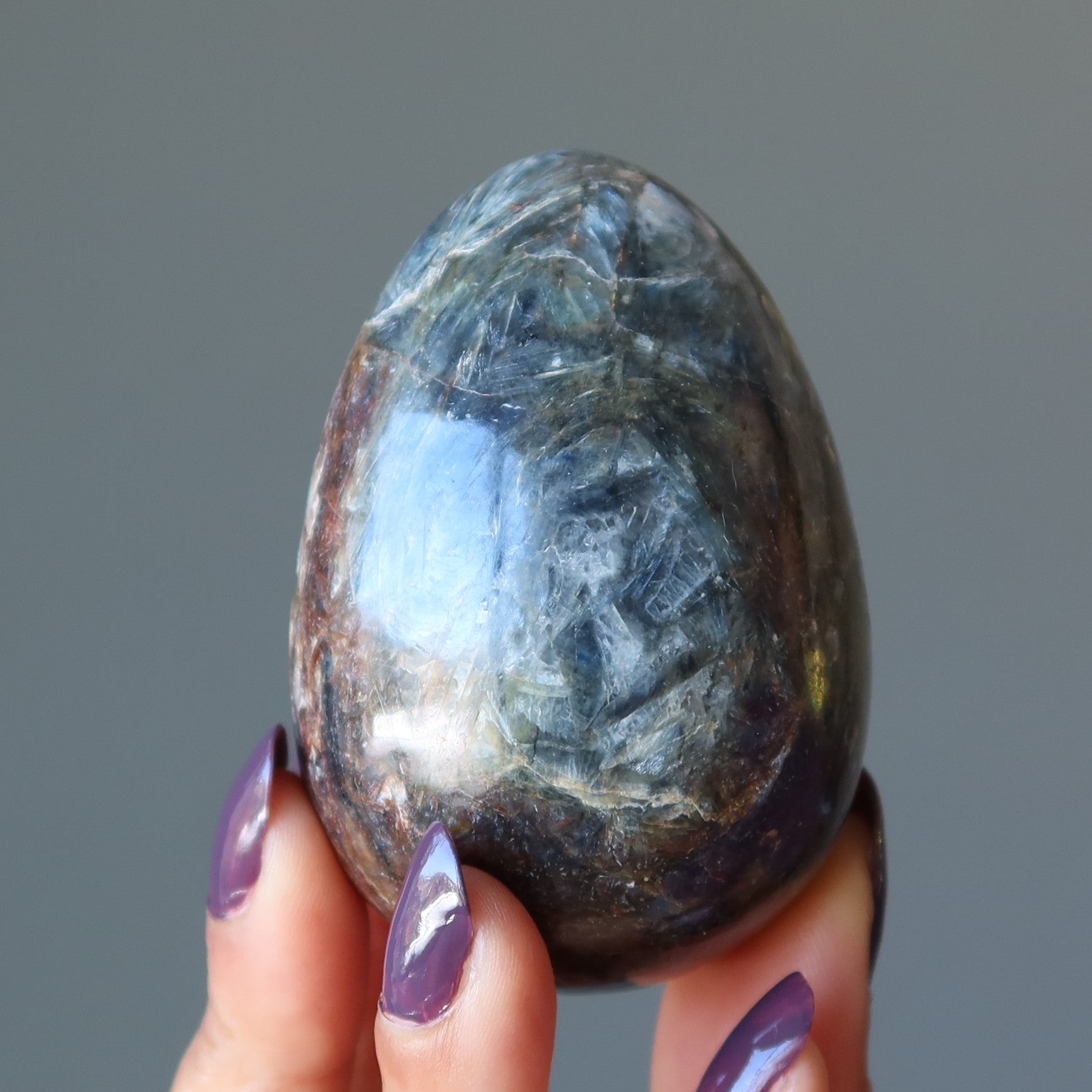 Kyanite Œuf Bleu Ciel Feu Rouge Découvrez les Éléments Cristal