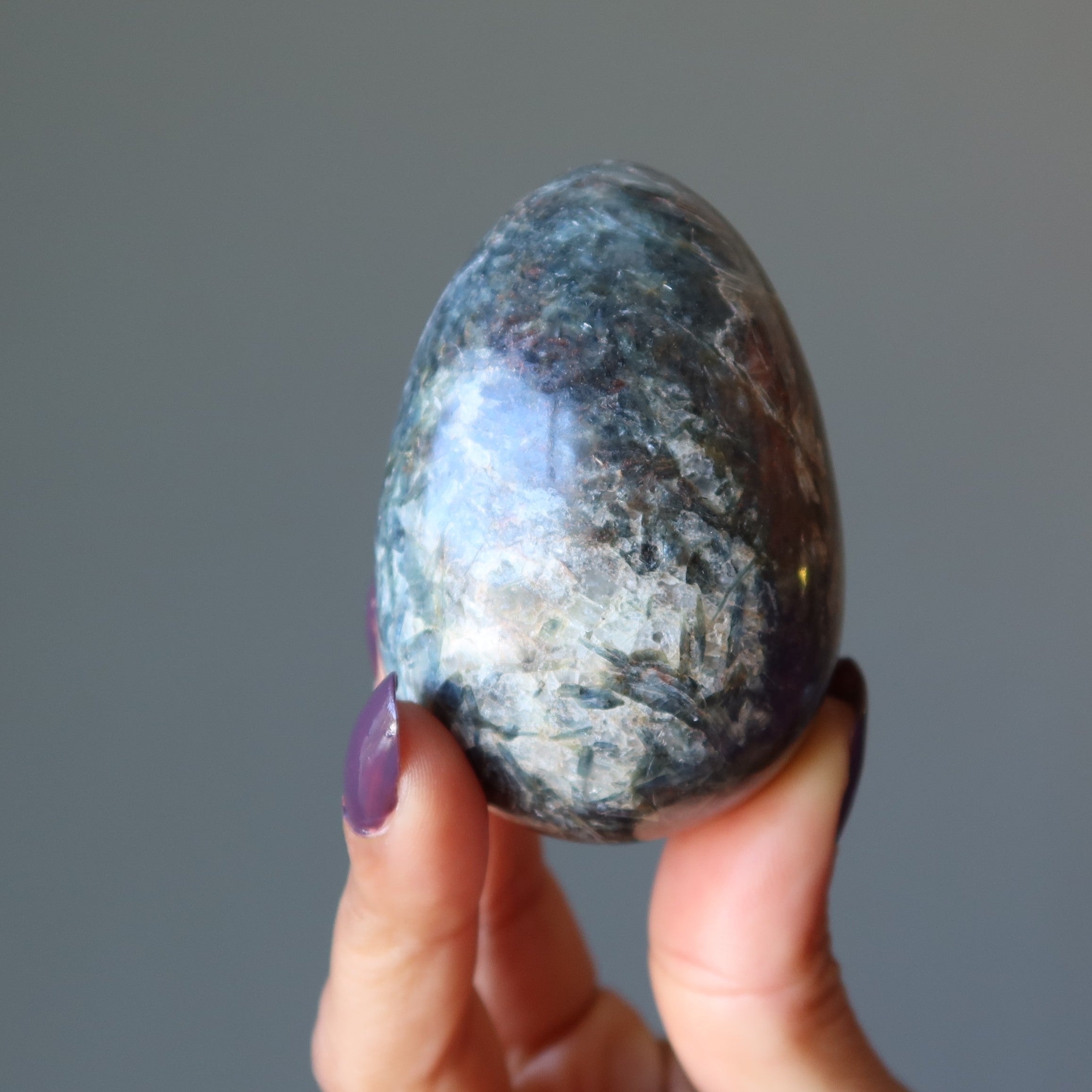 Kyanite Œuf Bleu Ciel Feu Rouge Découvrez les Éléments Cristal