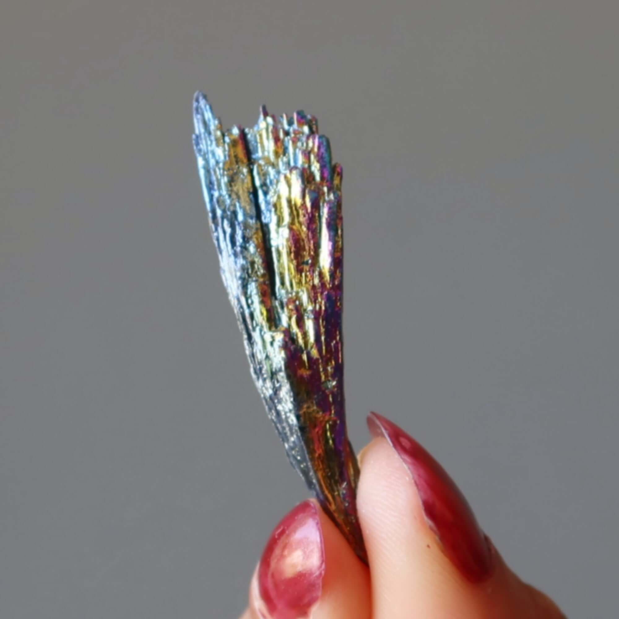 Kyanite Brut Cristal Paon Arc-en-ciel Titane Éclatant