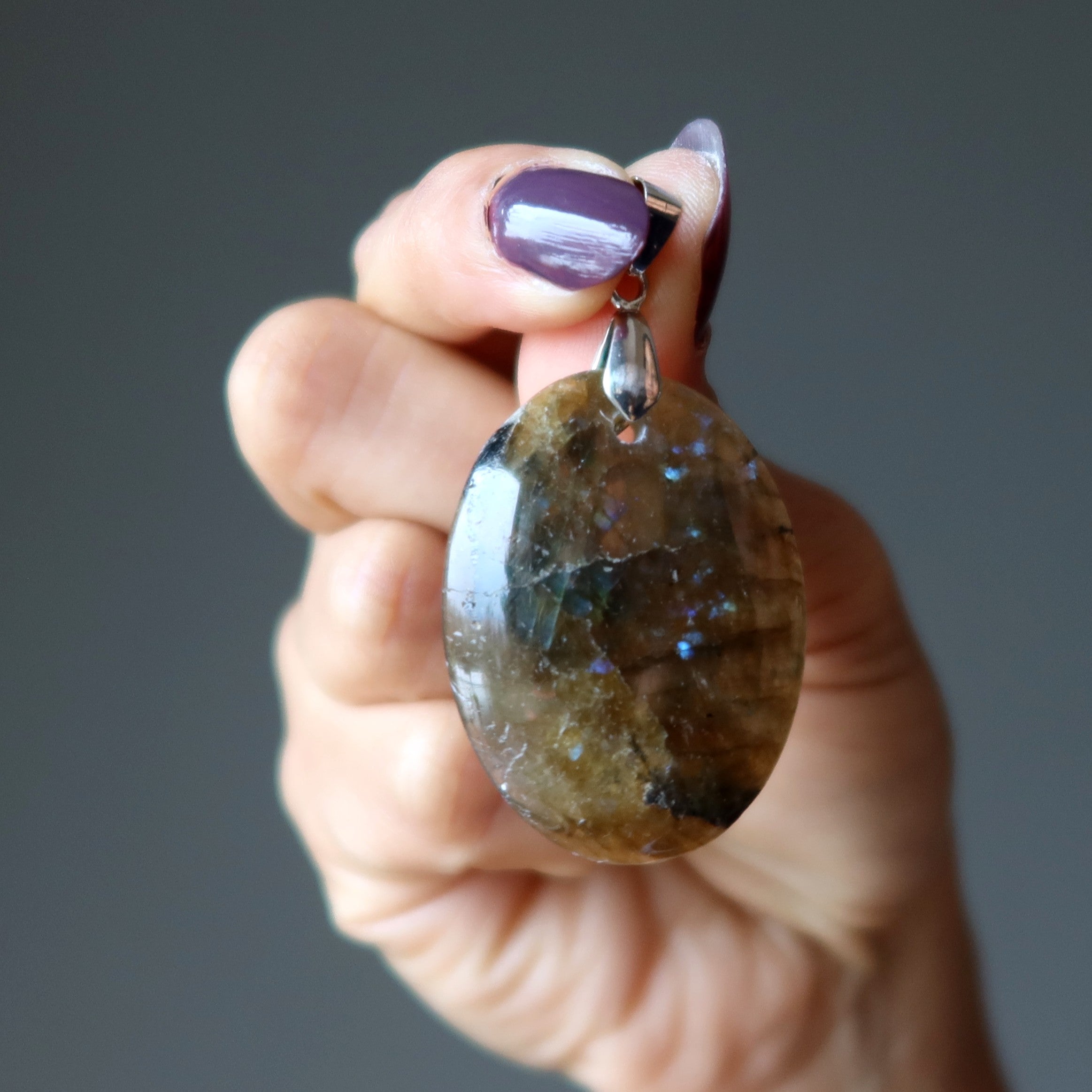Pendentif Labradorite Mystique Ciel Nocturne Éclat Bleu Argent