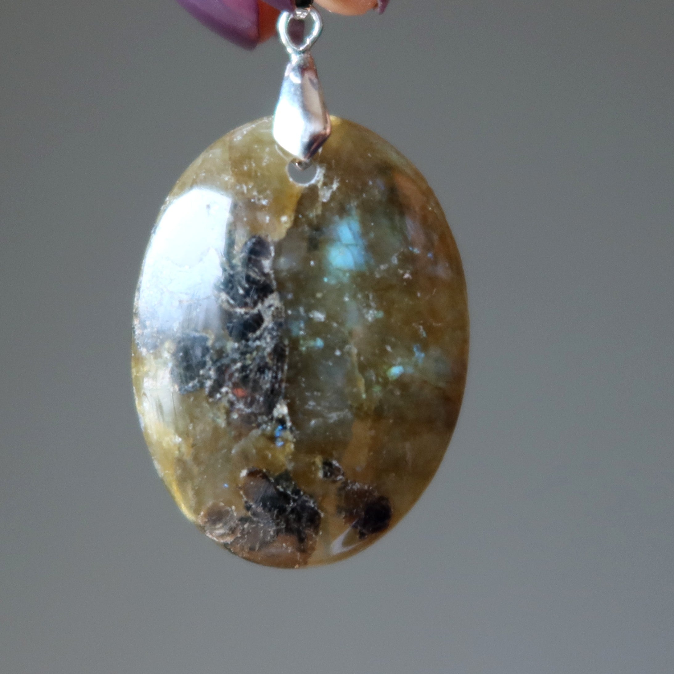 Pendentif Labradorite Mystique Ciel Nocturne Éclat Bleu Argent