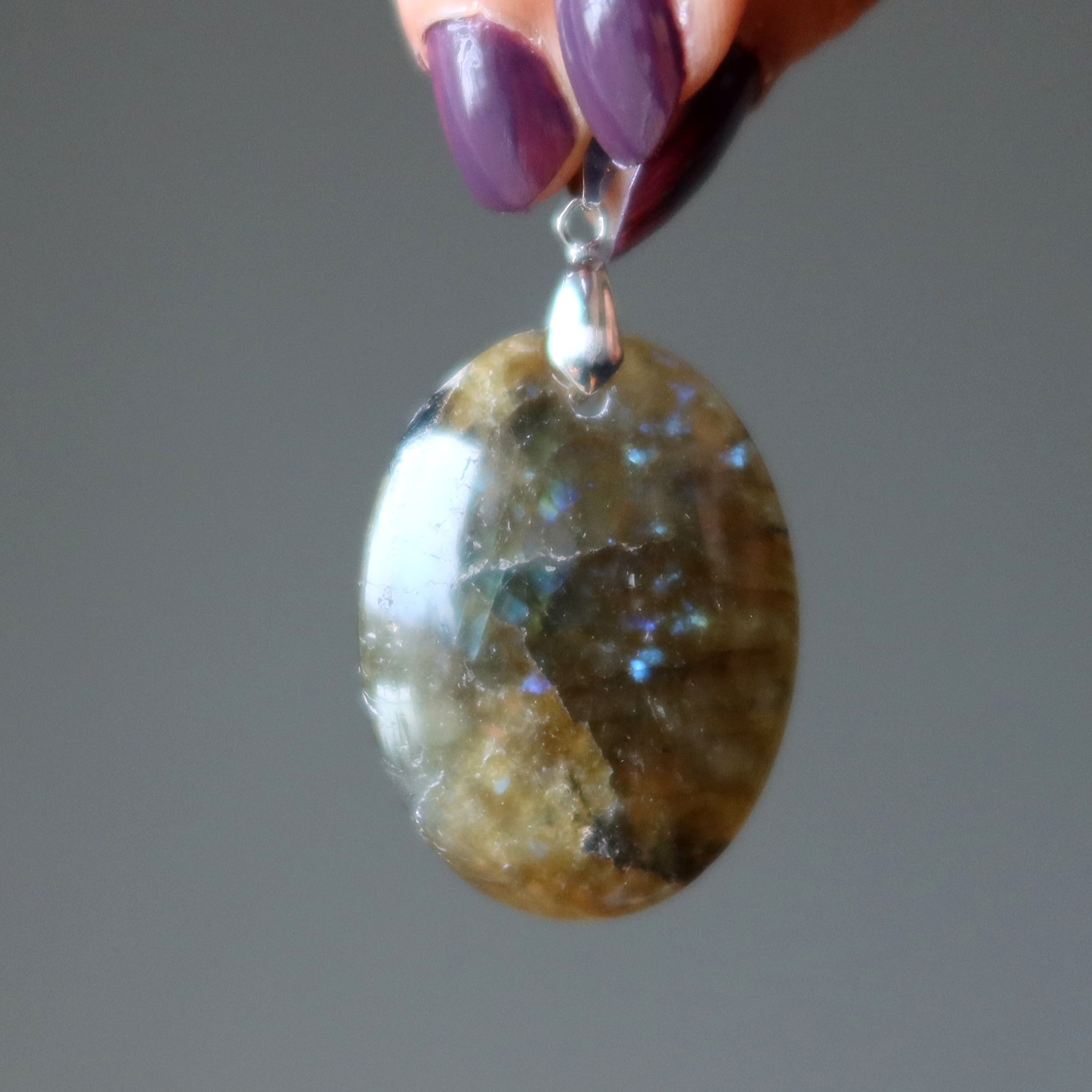 Pendentif Labradorite Mystique Ciel Nocturne Éclat Bleu Argent