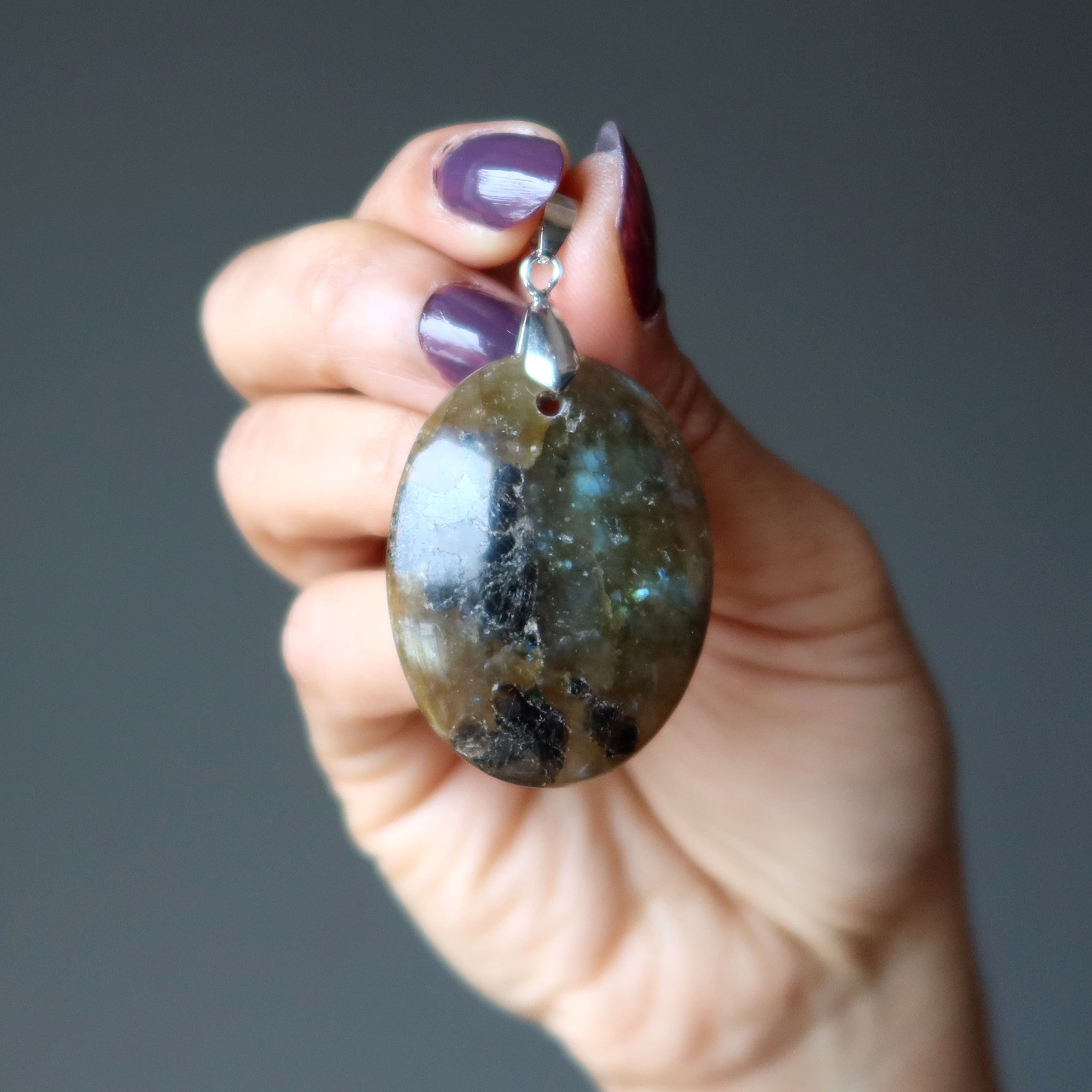 Pendentif Labradorite Mystique Ciel Nocturne Éclat Bleu Argent