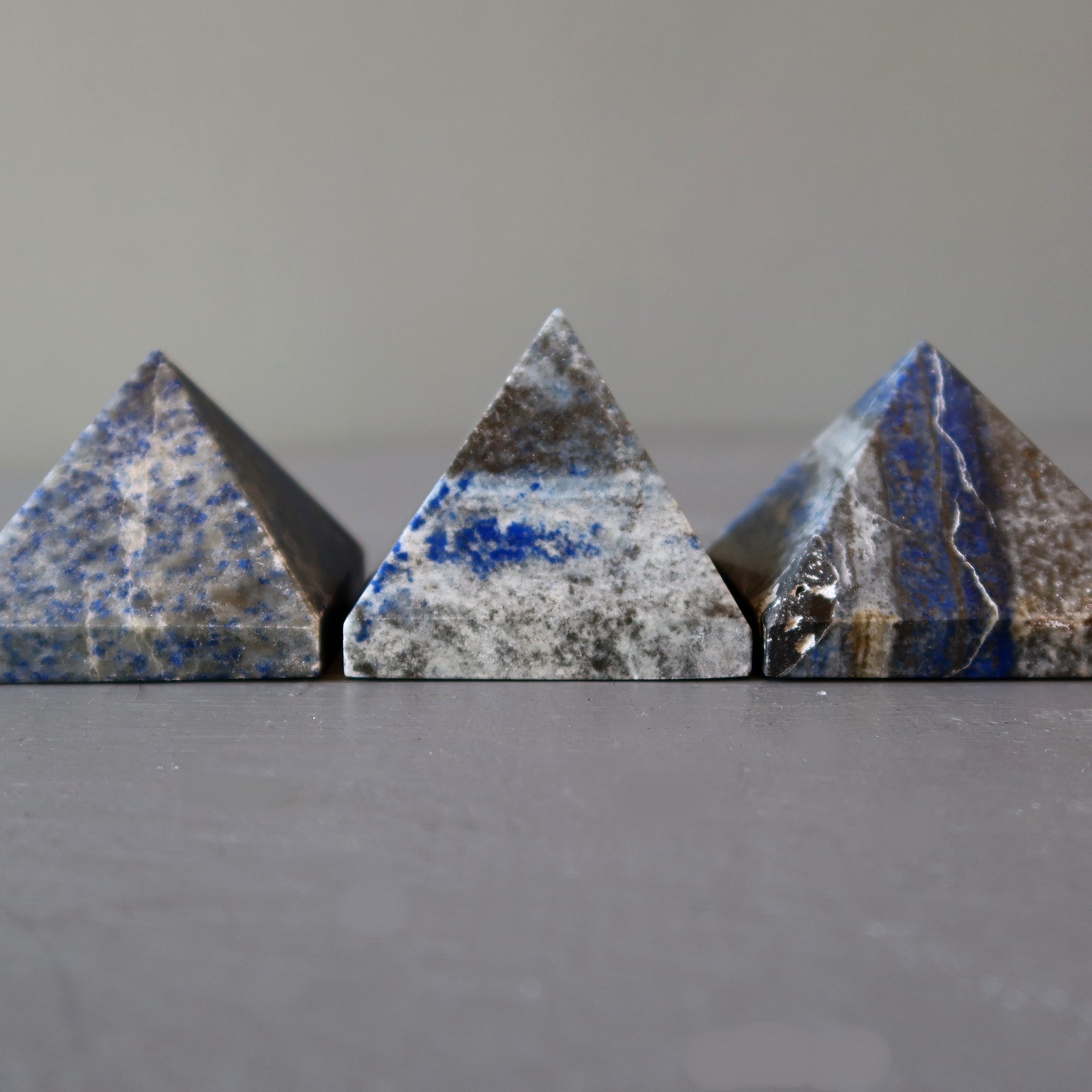 Lapis-Pyramide Siehe das Licht Meditationskristall