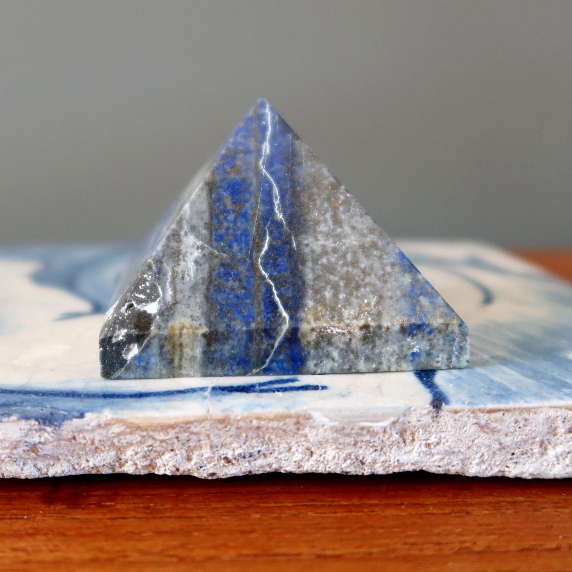 Lapis-Pyramide Siehe das Licht Meditationskristall