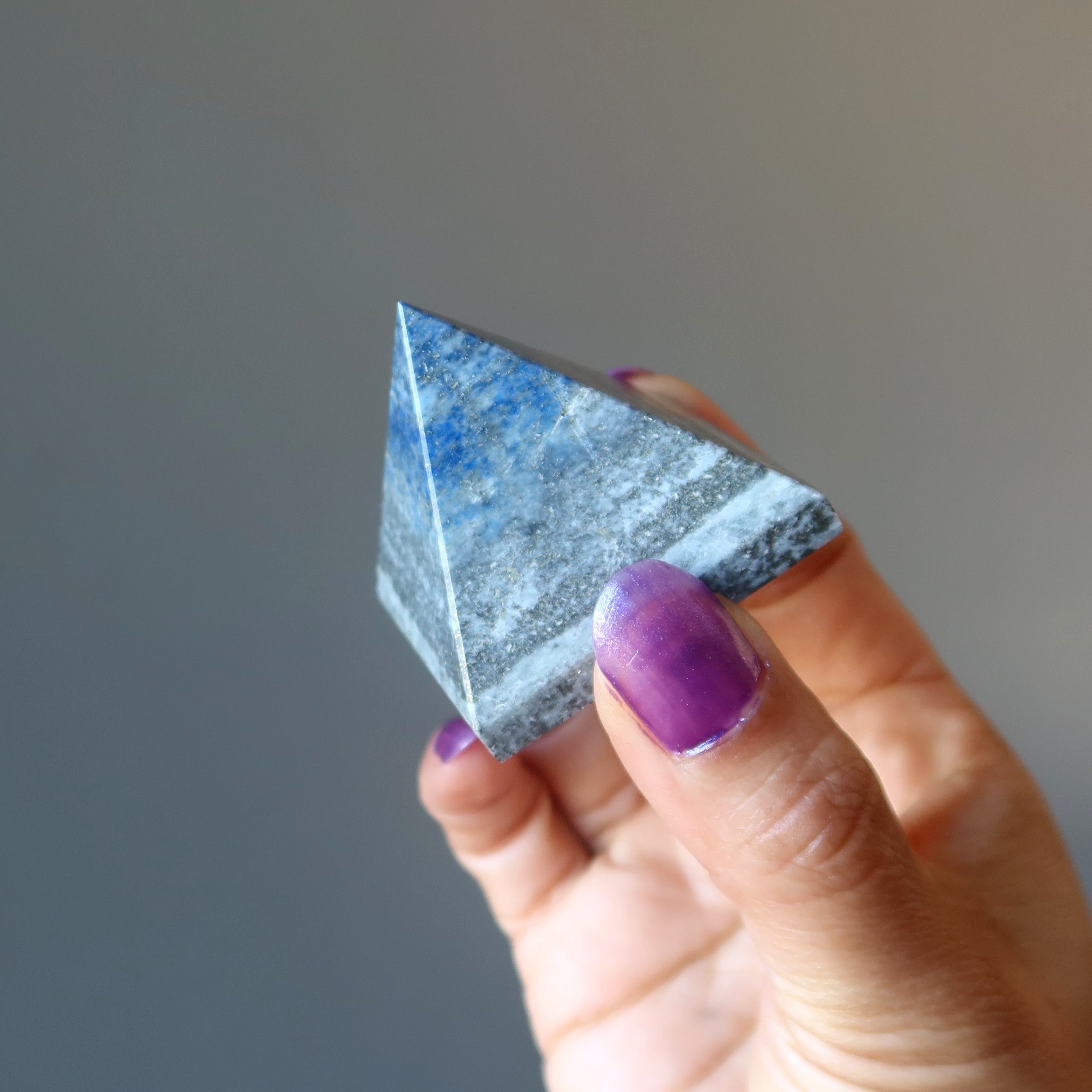 Lapis-Pyramide Siehe das Licht Meditationskristall