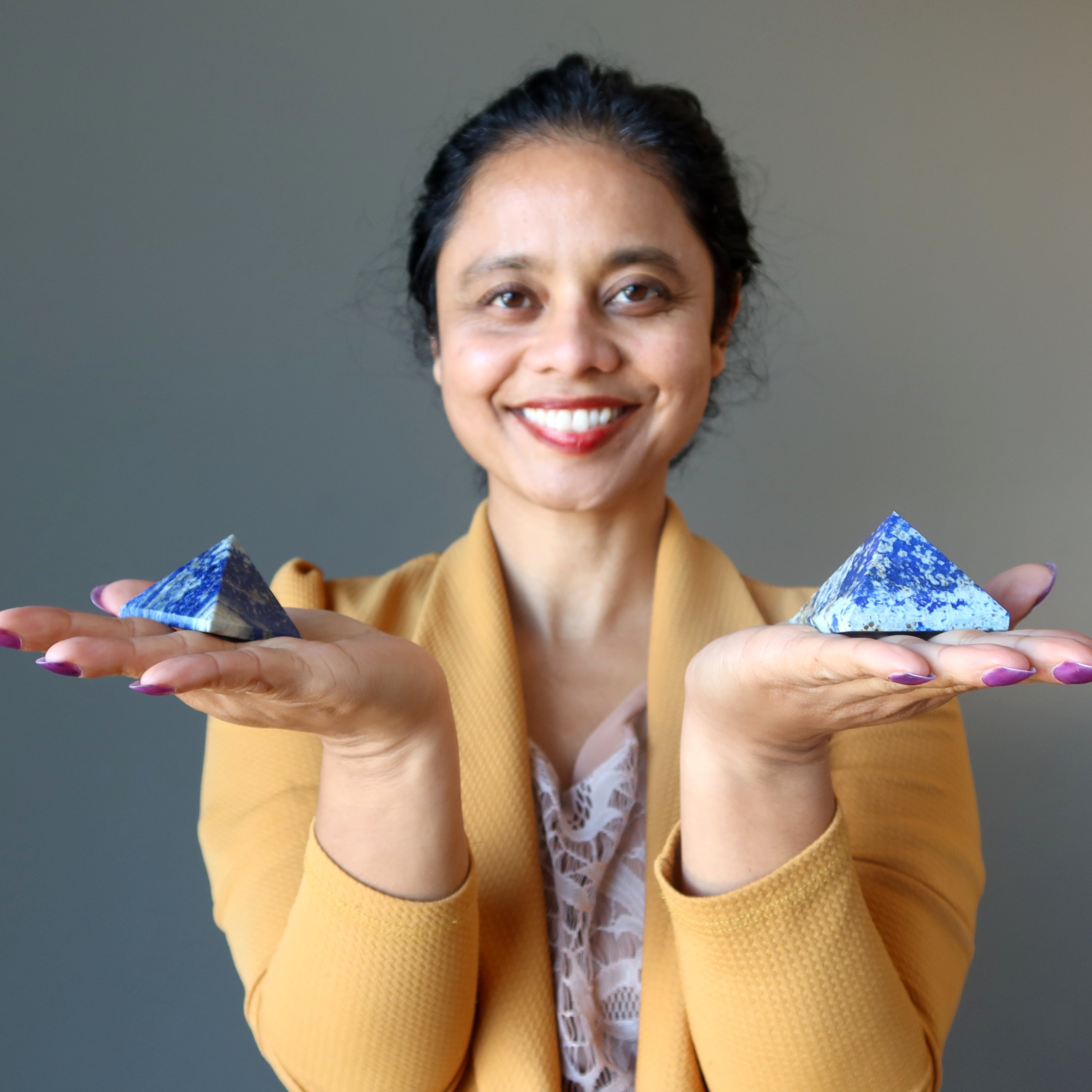Pyramide de lapis-lazuli – Cristal bleu spirituel et audacieux